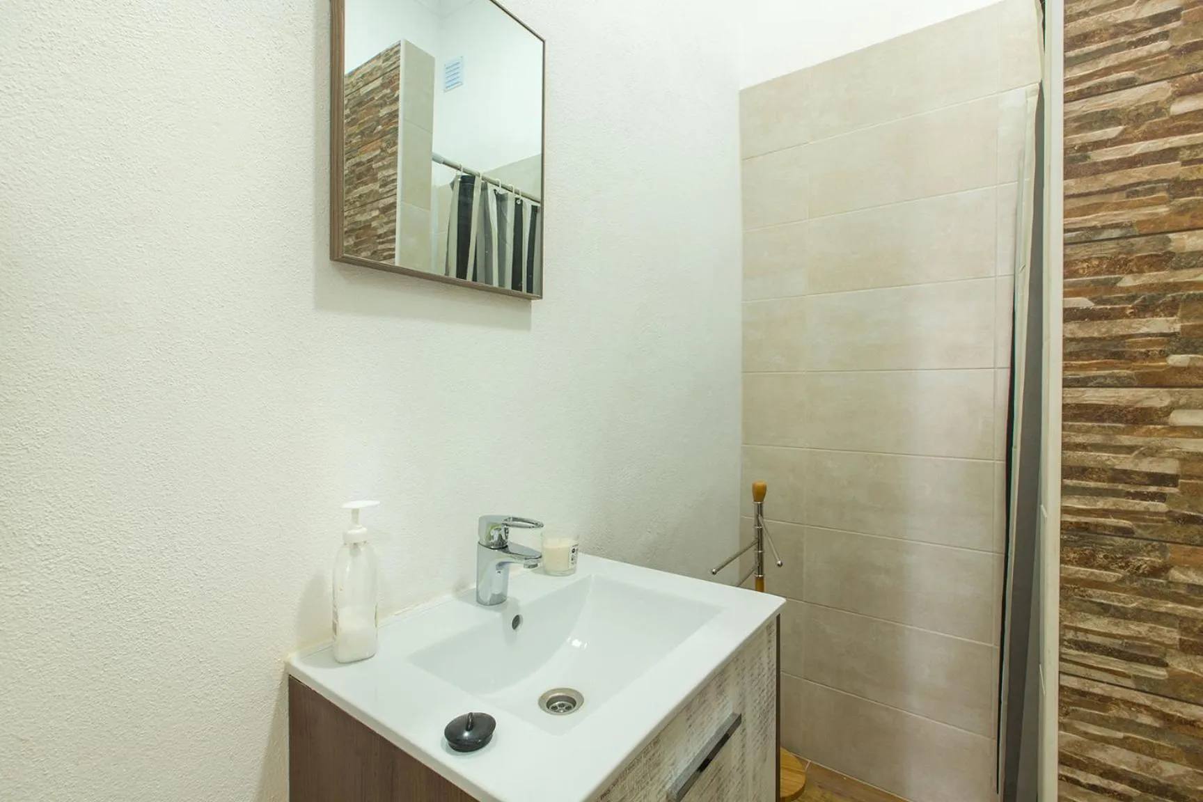 Bathroom in Faro Cosy Guesthouse