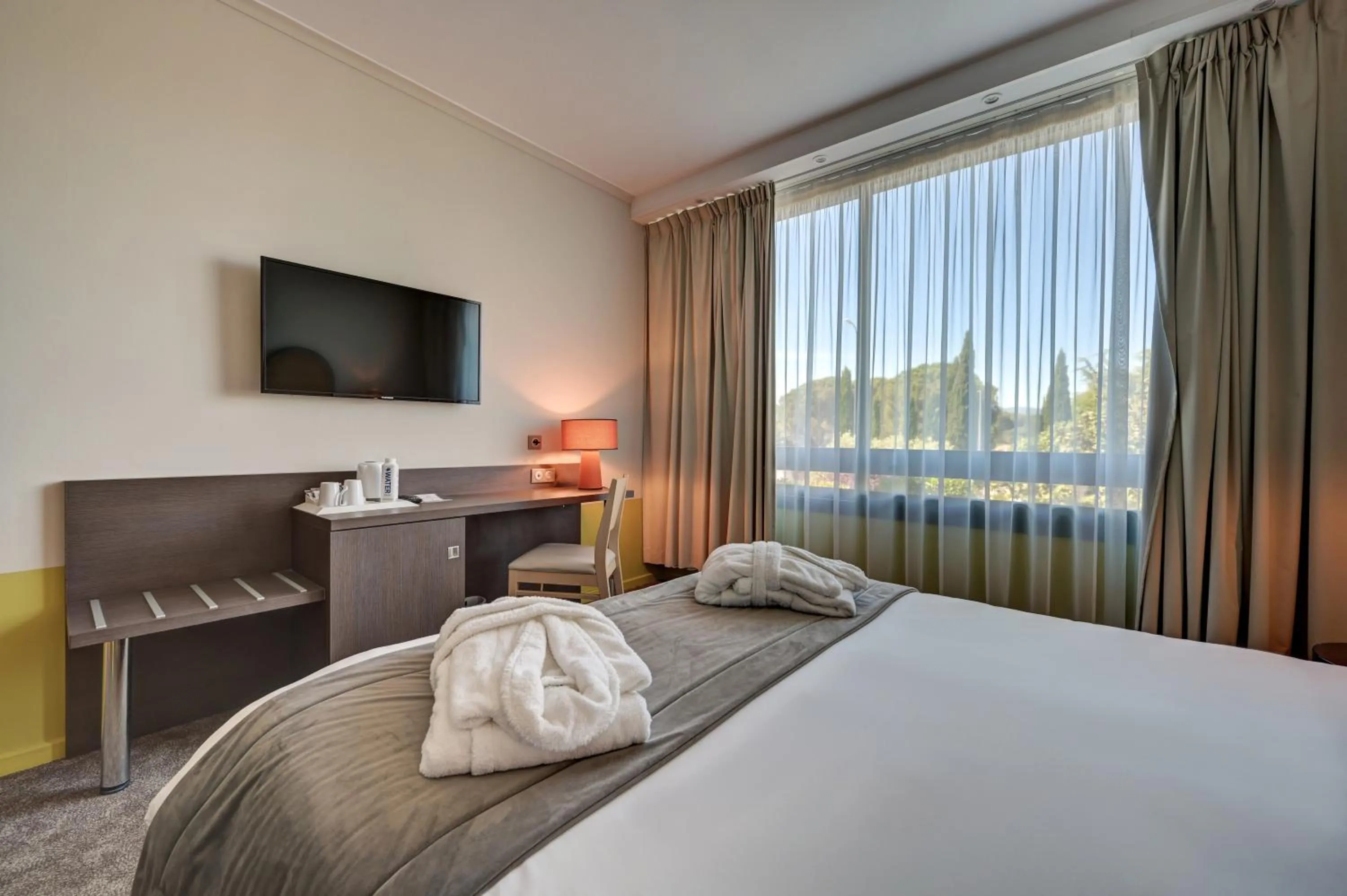 Photo of the whole room, Bed in Best Western Sévan Parc Hôtel