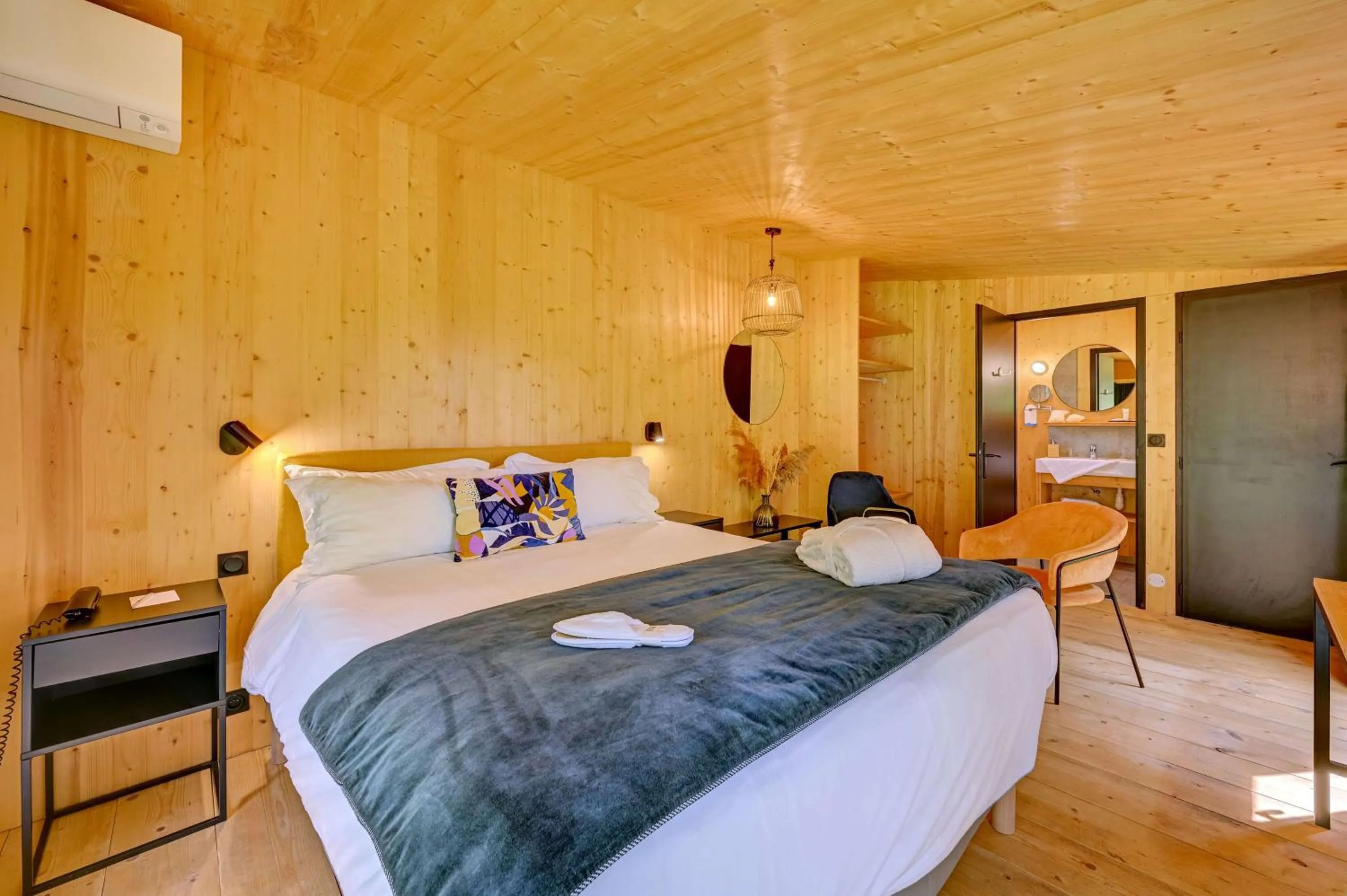 Bedroom, Bed in Best Western Sévan Parc Hôtel