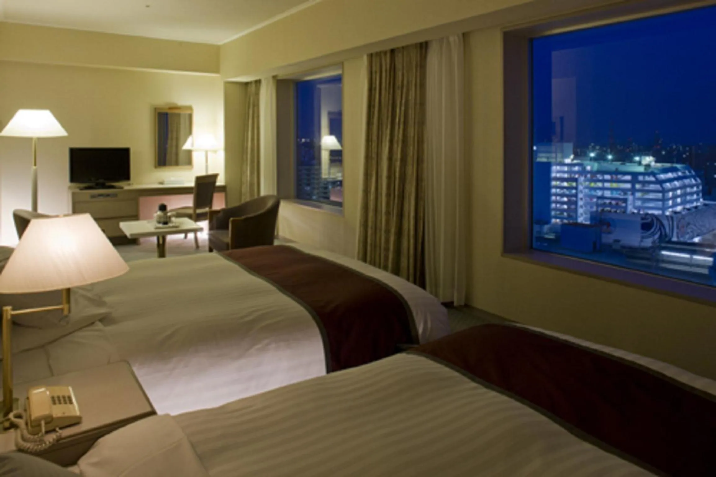 Photo of the whole room, Bed in Miyako Hotel Yokkaichi