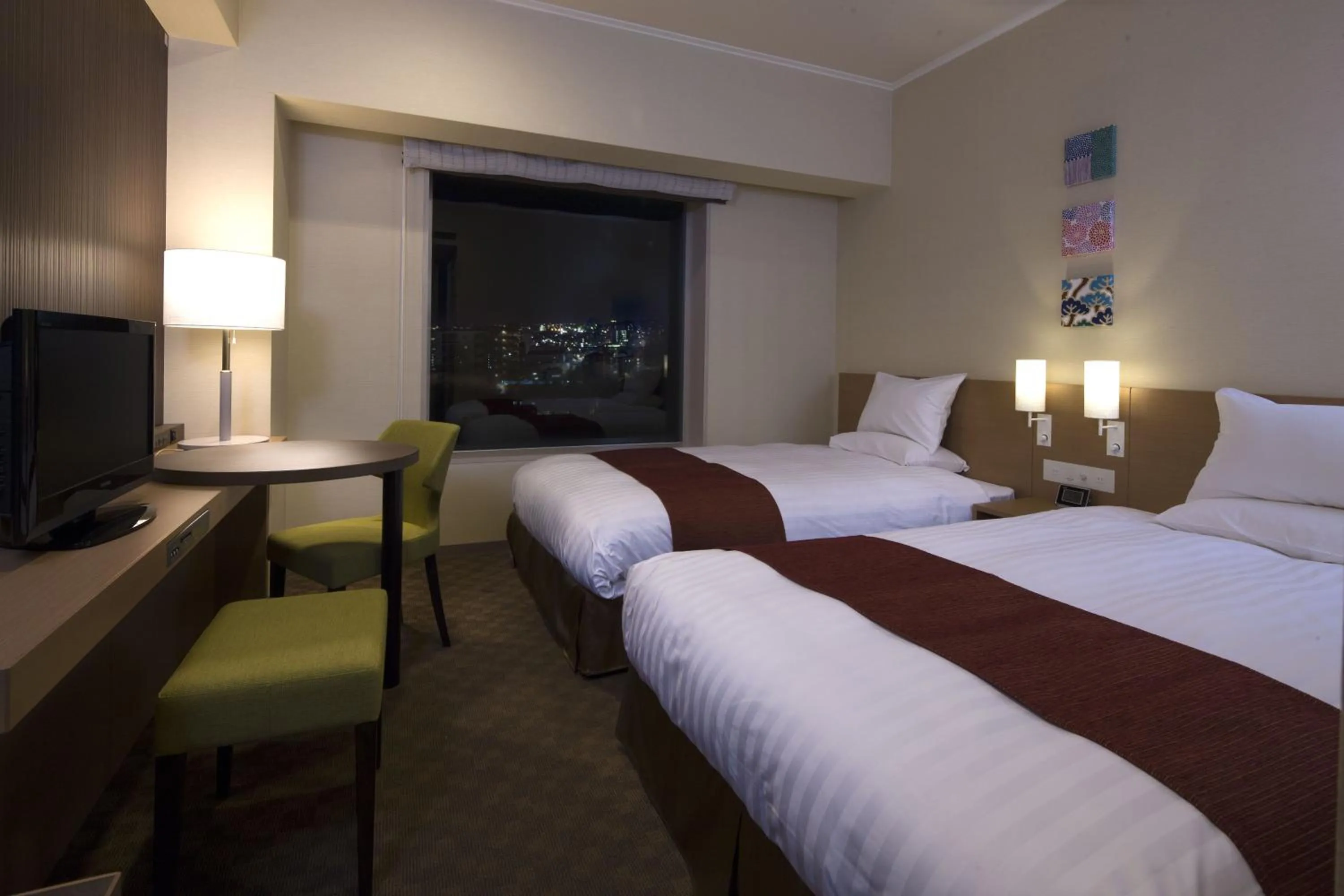 Night, Bed in Miyako Hotel Yokkaichi