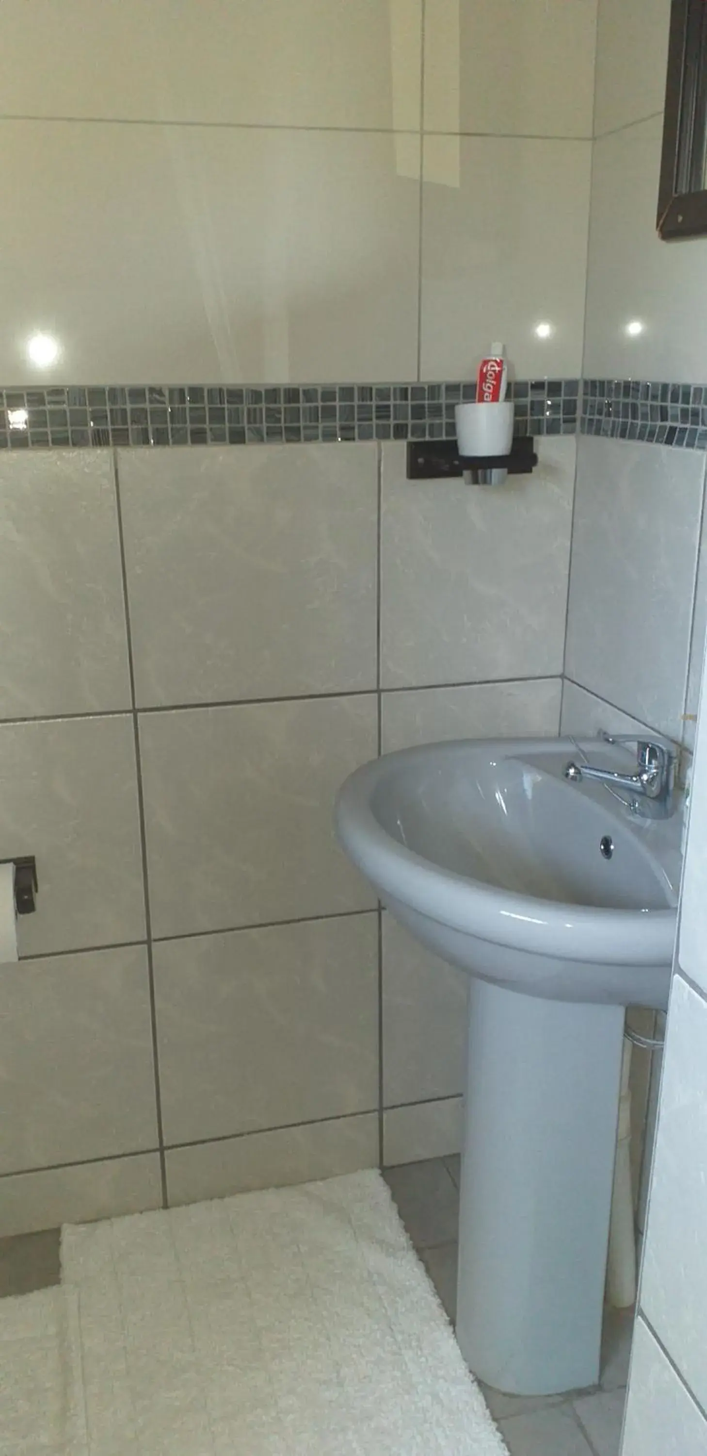 Family Room with Bath in Kwa-Dlamathe Guesthouse Family Room with Bath in Kwa-Dlamathe Guesthouse