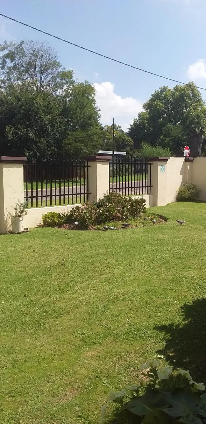 Garden view in Kwa-Dlamathe Guesthouse