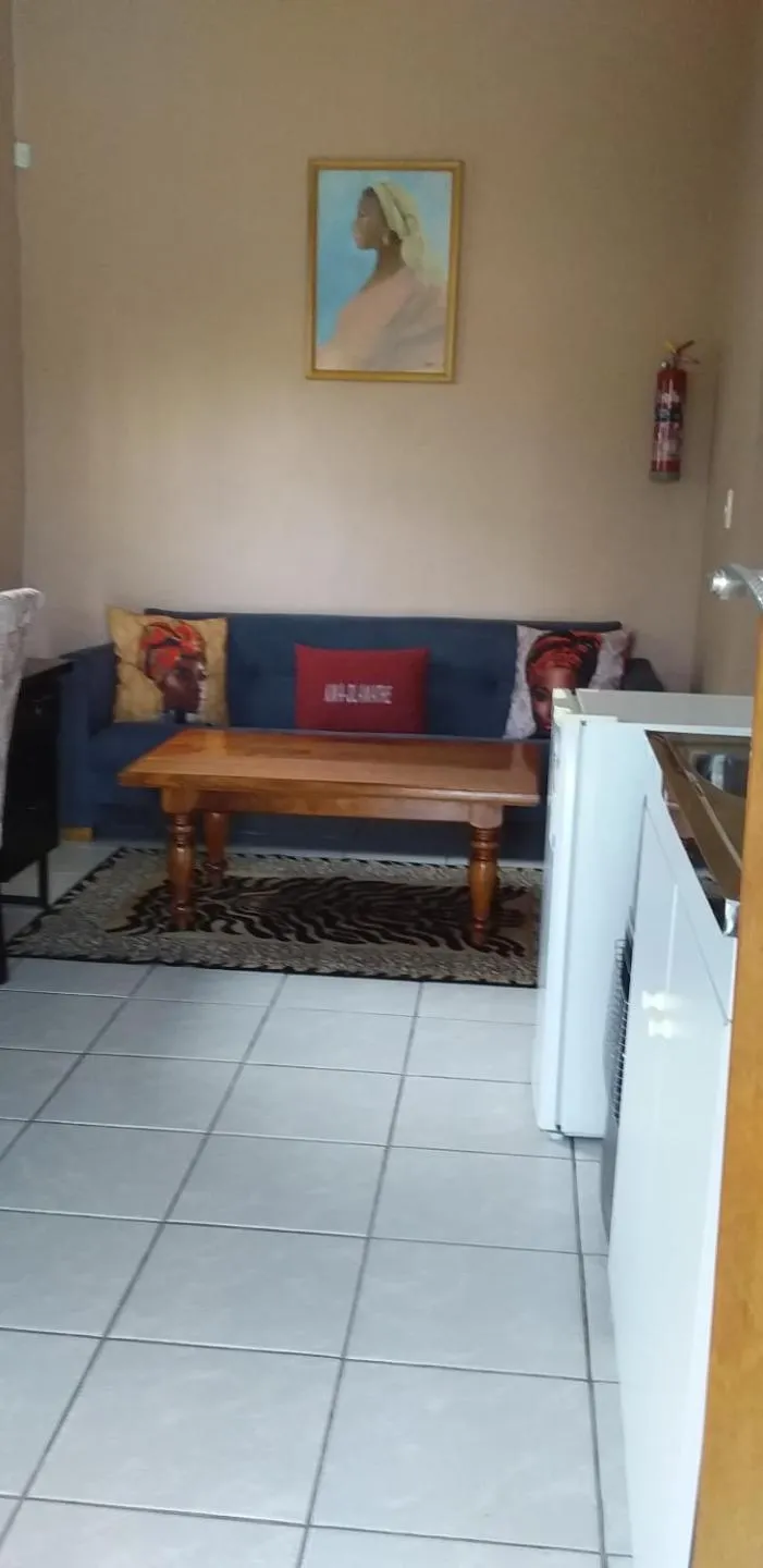 Seating area in Kwa-Dlamathe Guesthouse