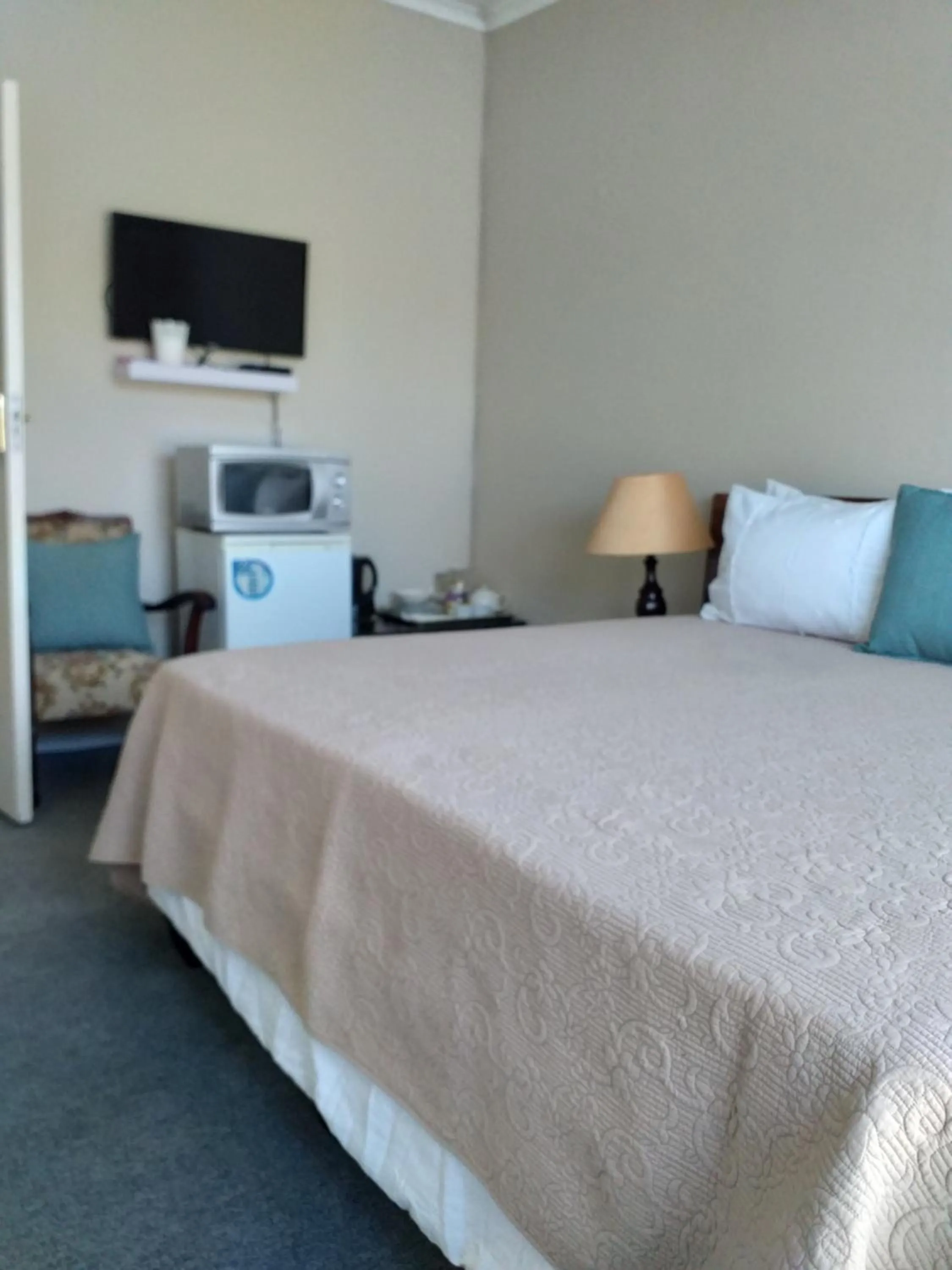 Bedroom, Bed in Kwa-Dlamathe Guesthouse