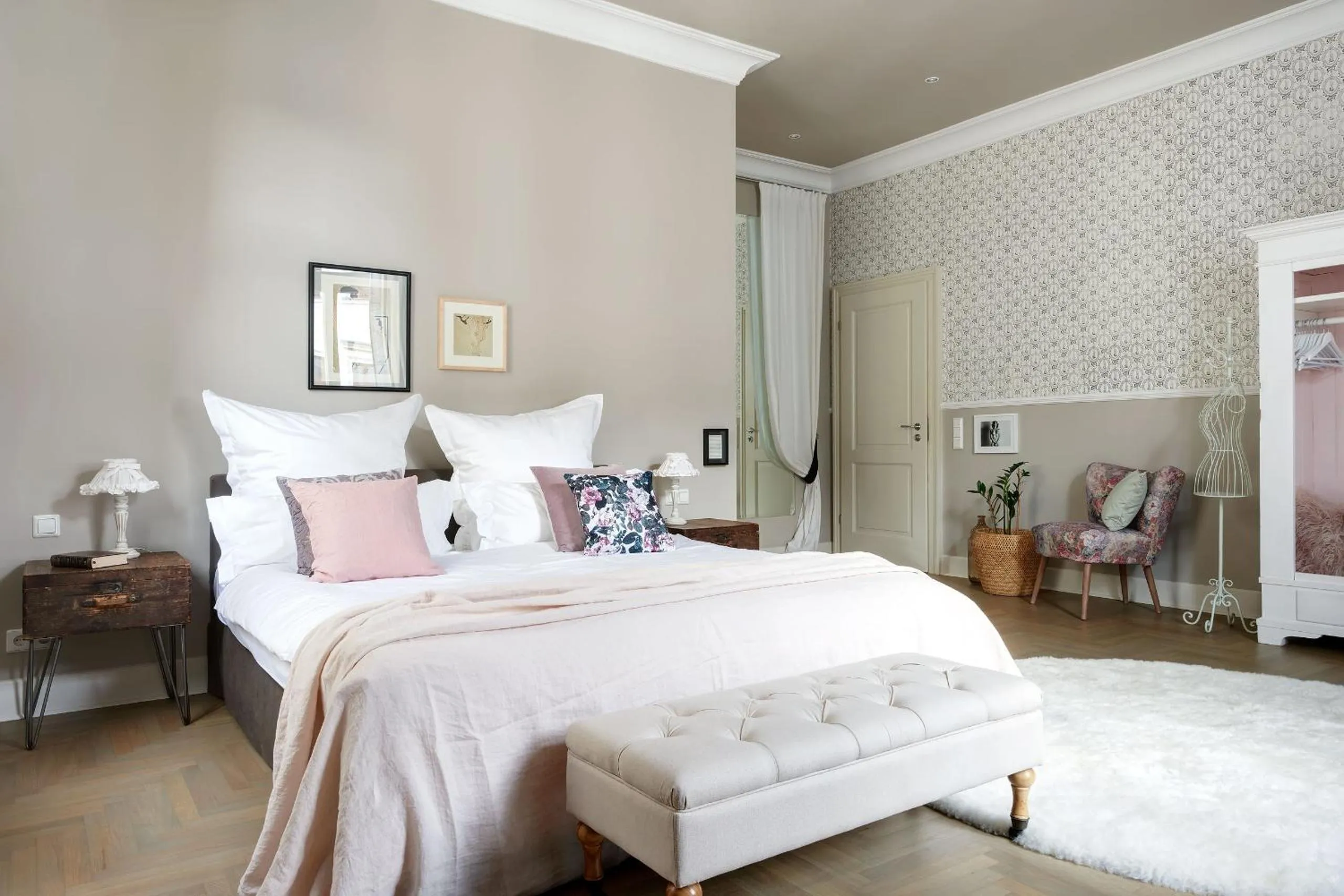 Bedroom, Bed in Cora Apartments