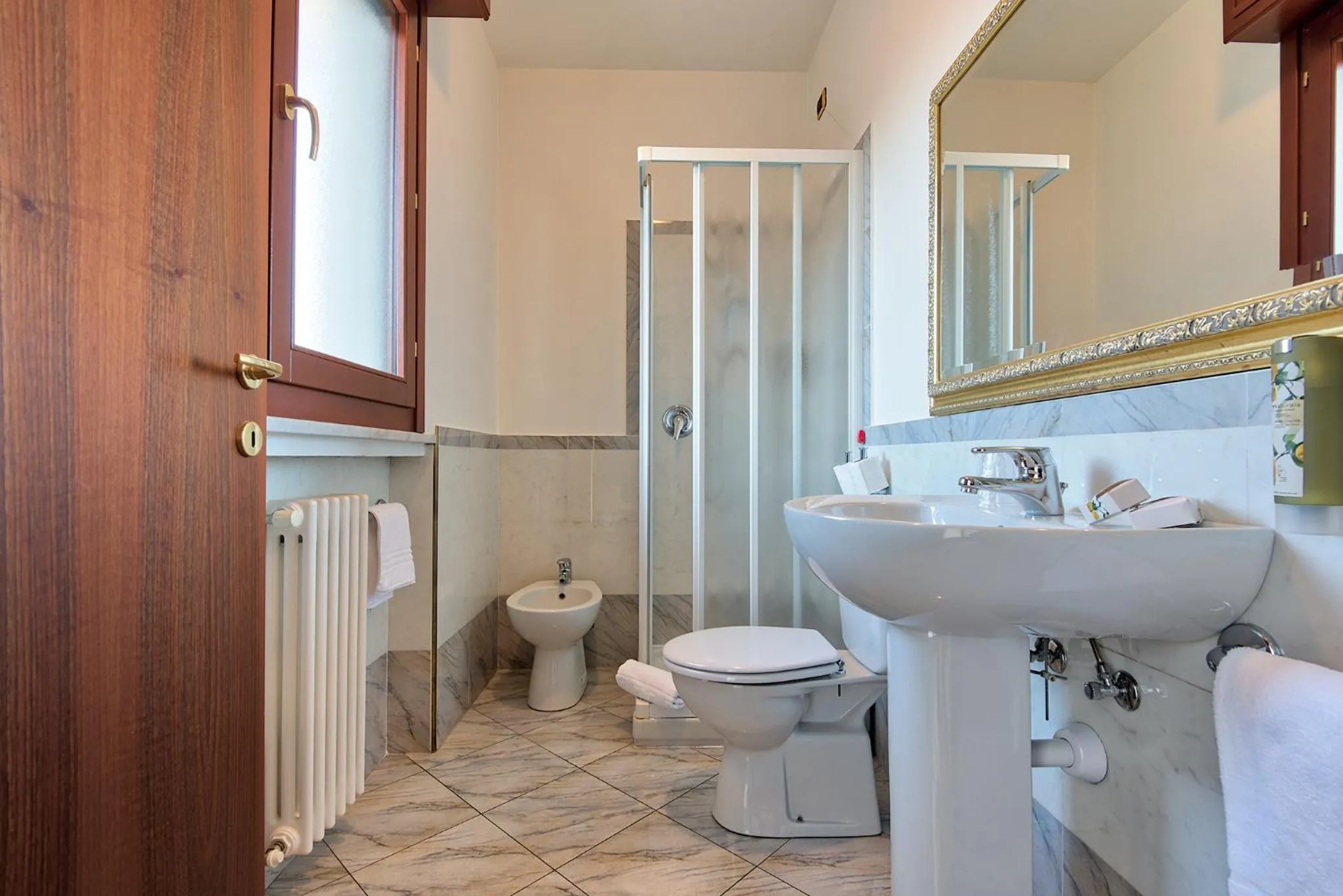 Bathroom in Albergo Villa Priula