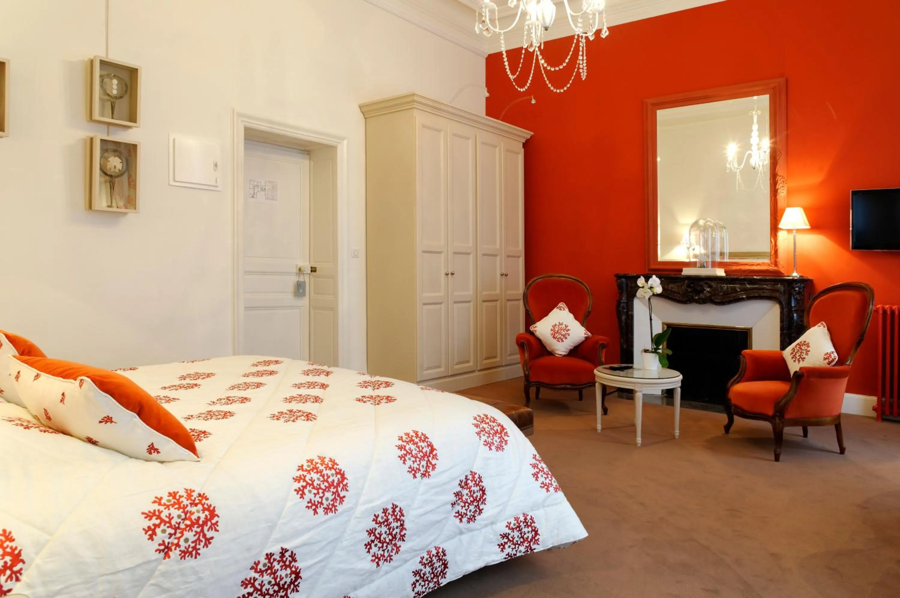 Photo of the whole room, Bed in Domaine d'Auriac - Relais & Châteaux