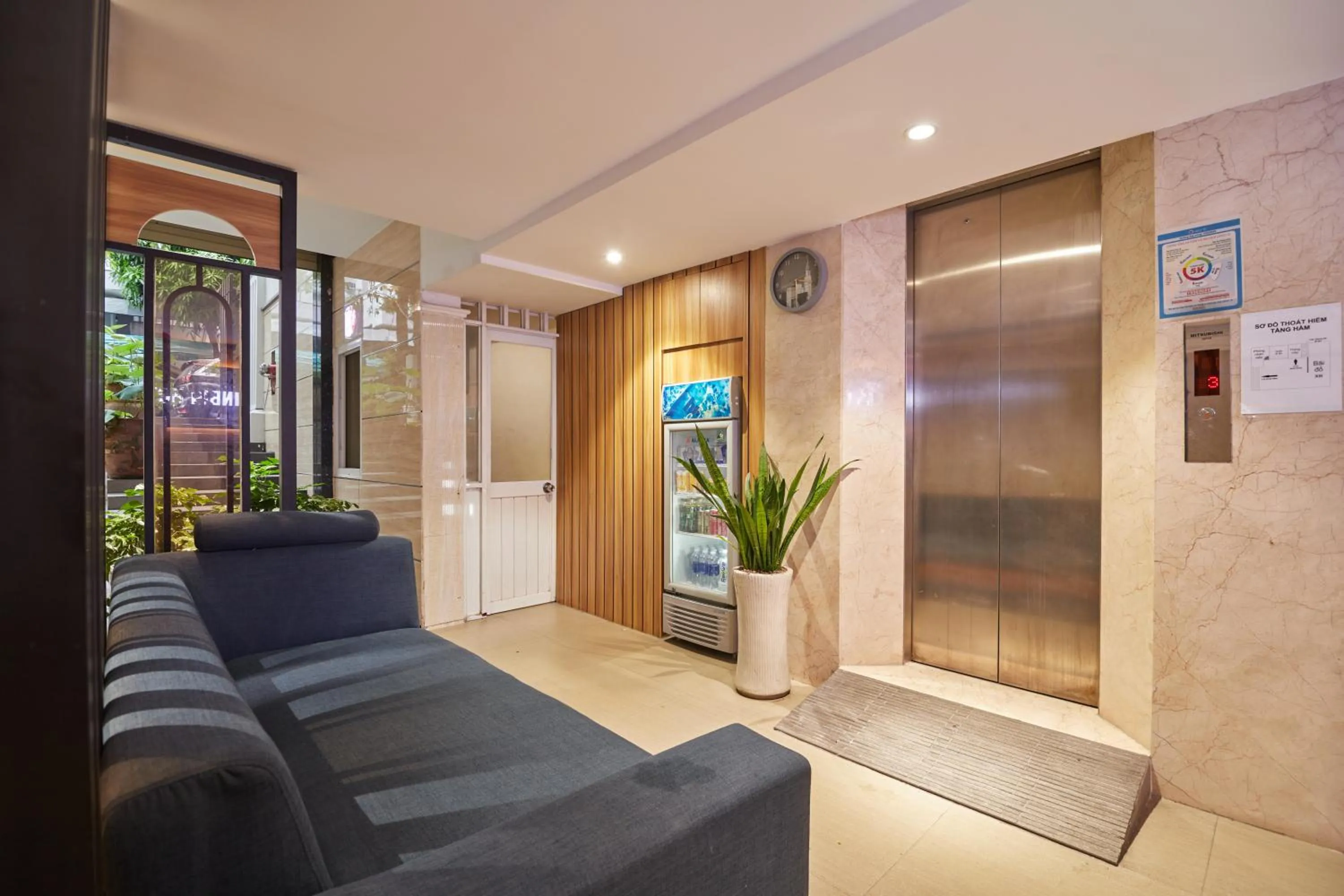 Property building in Bin Bin Hotel 2 - Near Him Lam D7