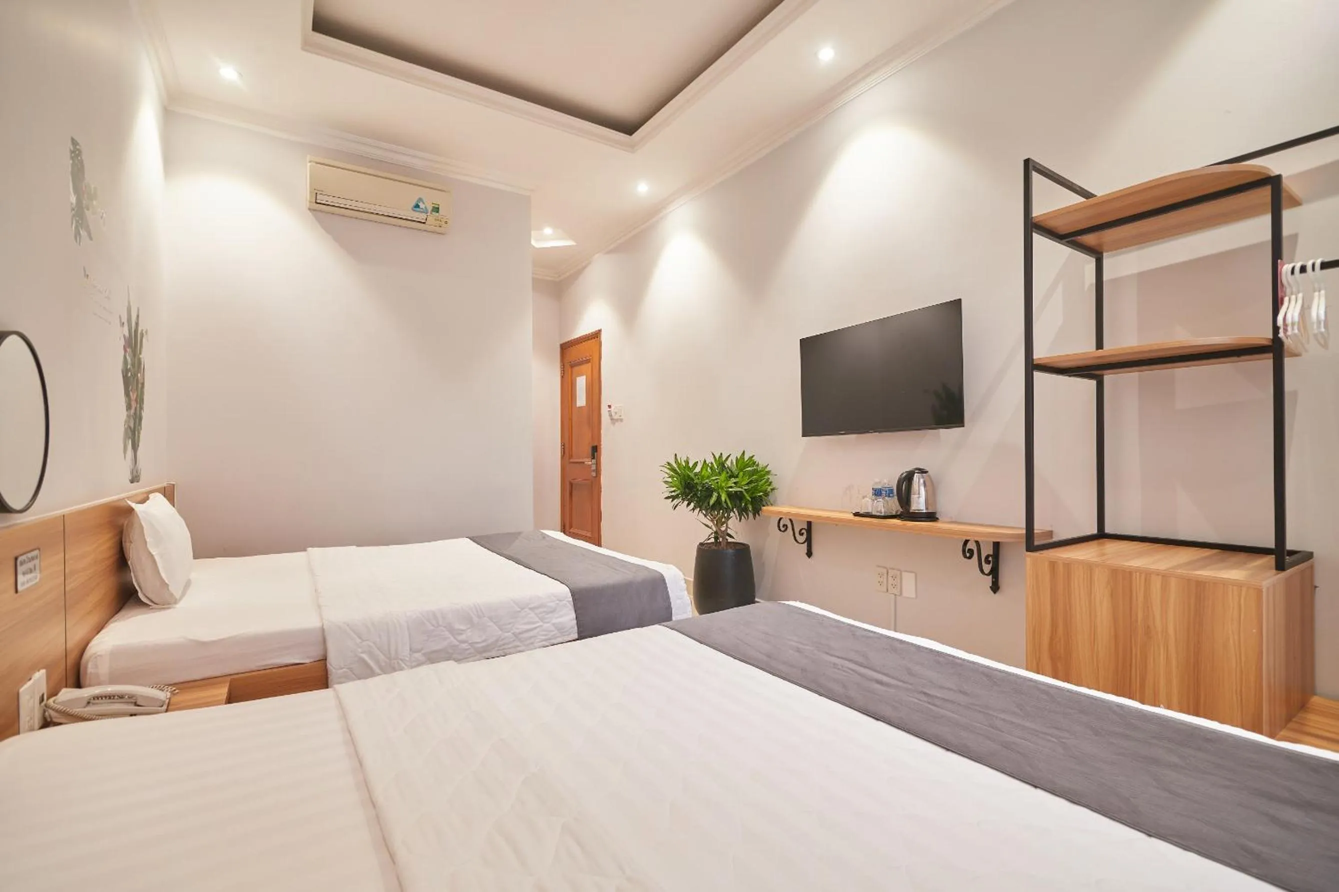 Bedroom, Bed in Bin Bin Hotel 2 - Near Him Lam D7