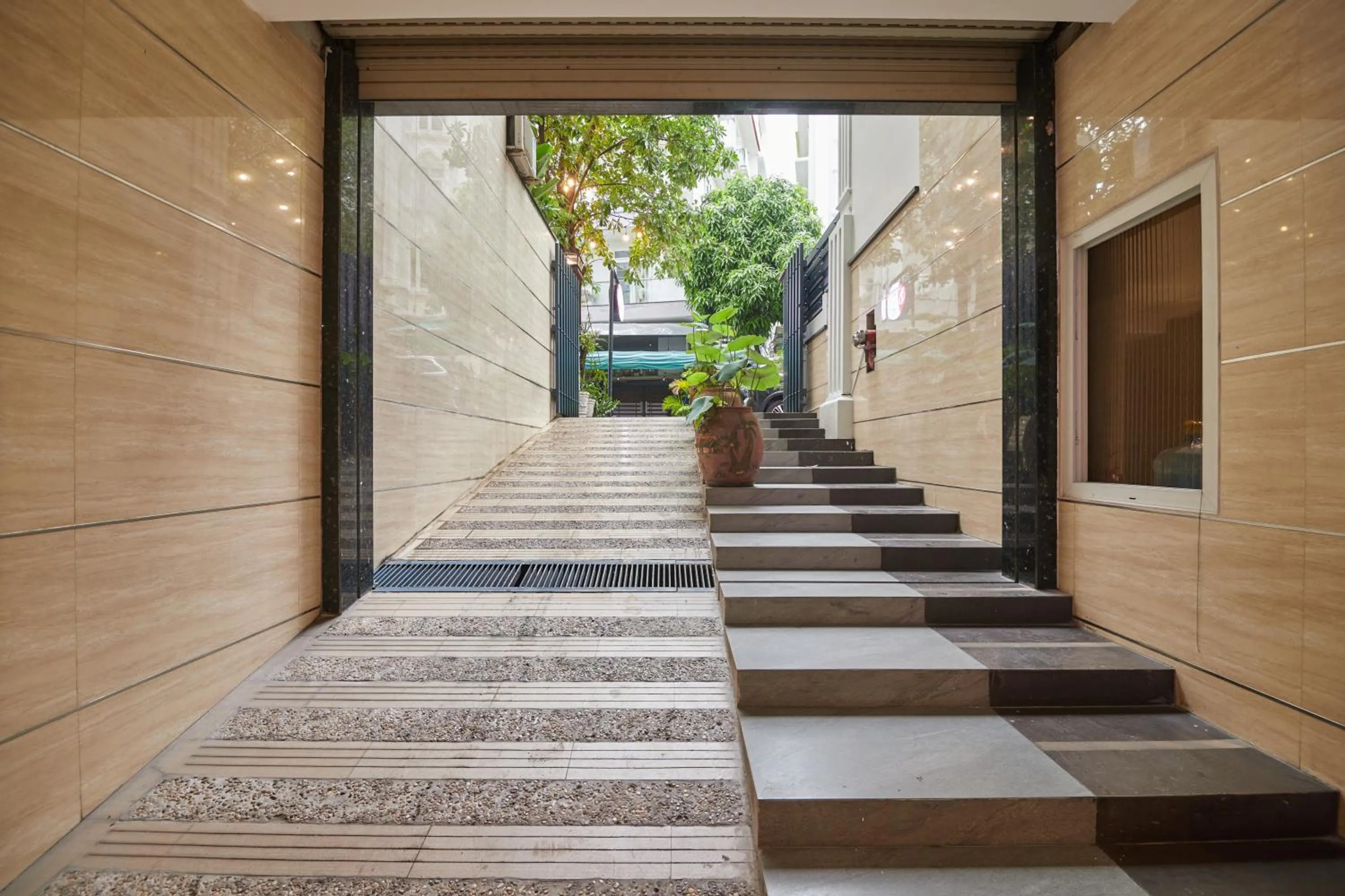 Property building in Bin Bin Hotel 2 - Near Him Lam D7