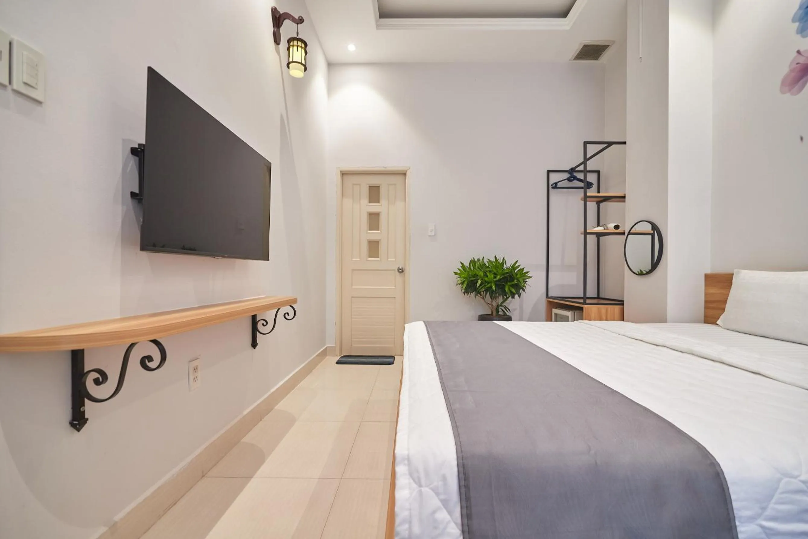 Bedroom, Bed in Bin Bin Hotel 2 - Near Him Lam D7