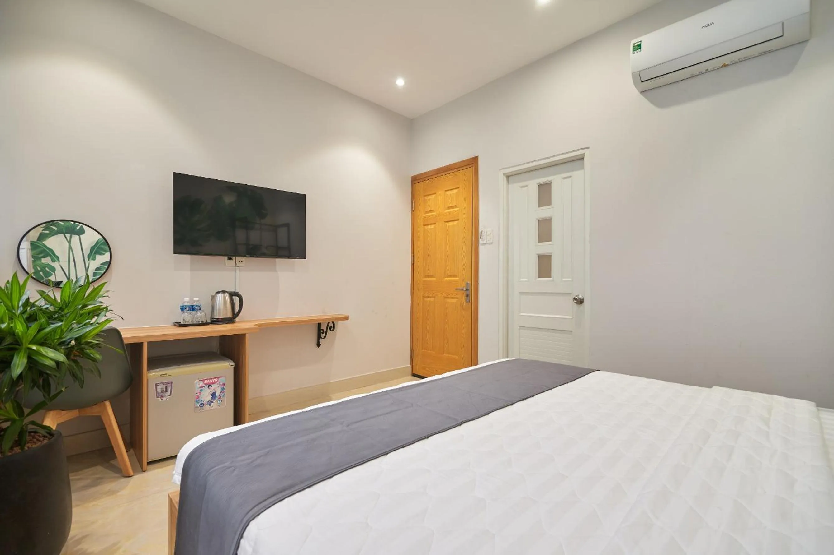 Bedroom, Bed in Bin Bin Hotel 2 - Near Him Lam D7