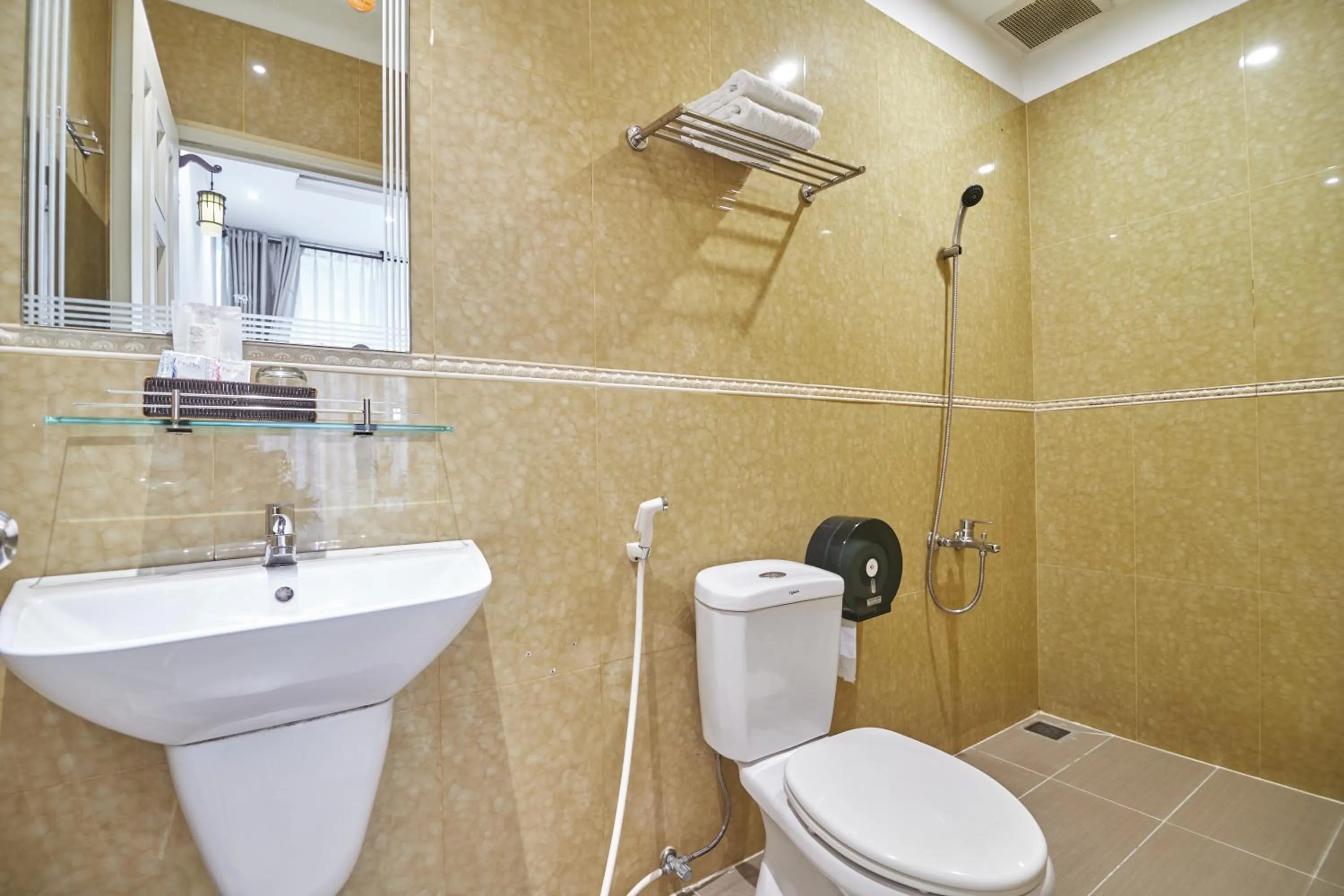 Bathroom in Bin Bin Hotel 2 - Near Him Lam D7