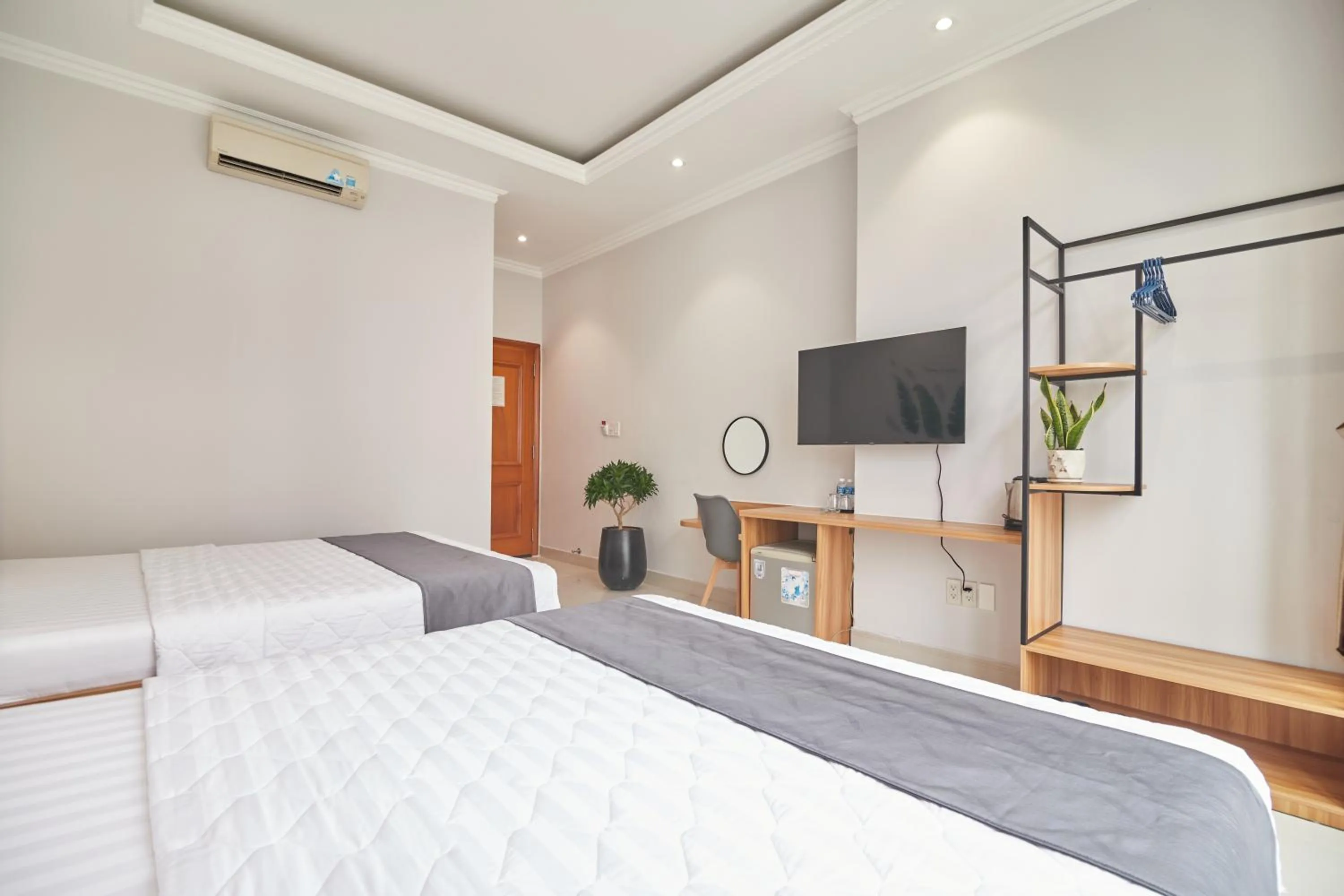 Bedroom, Bed in Bin Bin Hotel 2 - Near Him Lam D7