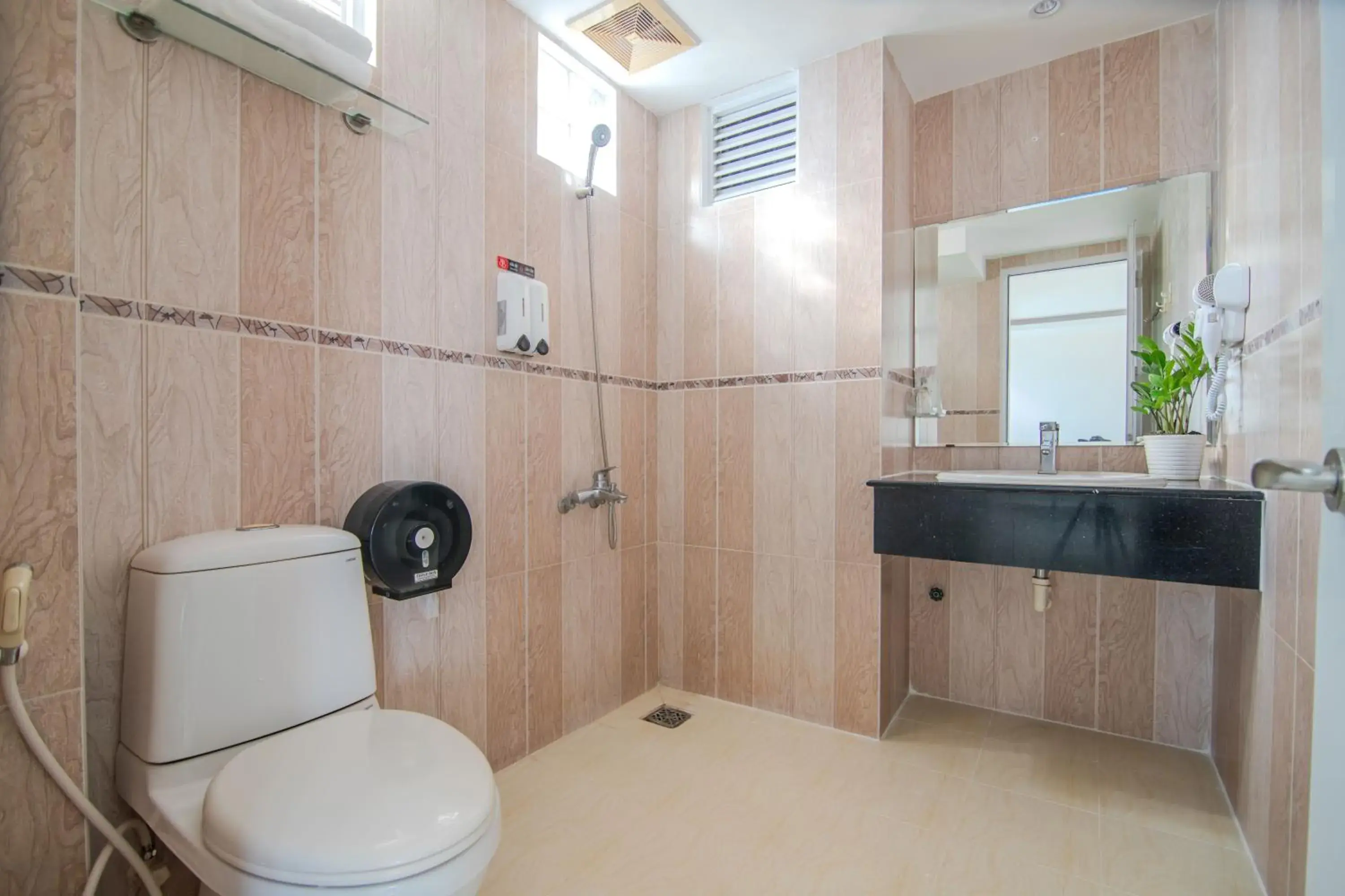 Deluxe Twin Room in Bin Bin Hotel 3 - Near SC Vivo City D7 Deluxe Twin Room in Bin Bin Hotel 3 - Near SC Vivo City D7