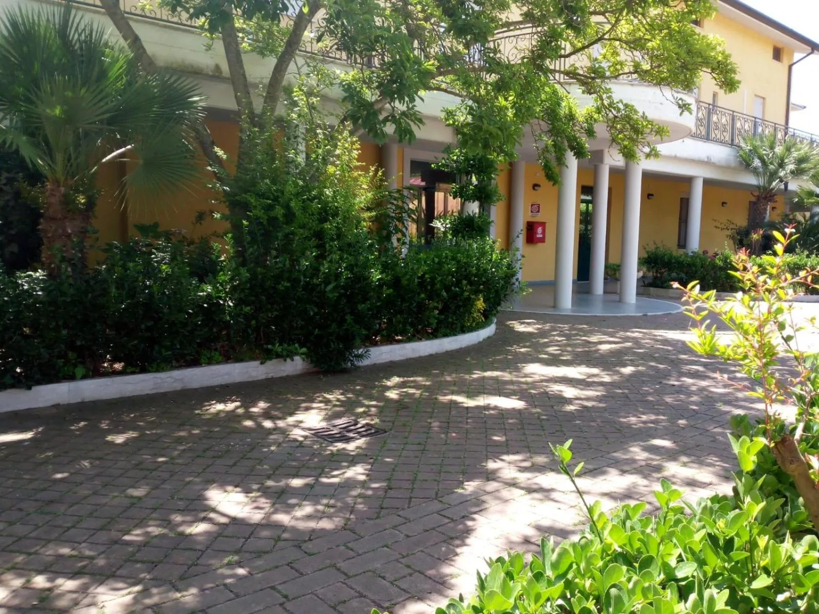 Property building in Hotel Mercede 2