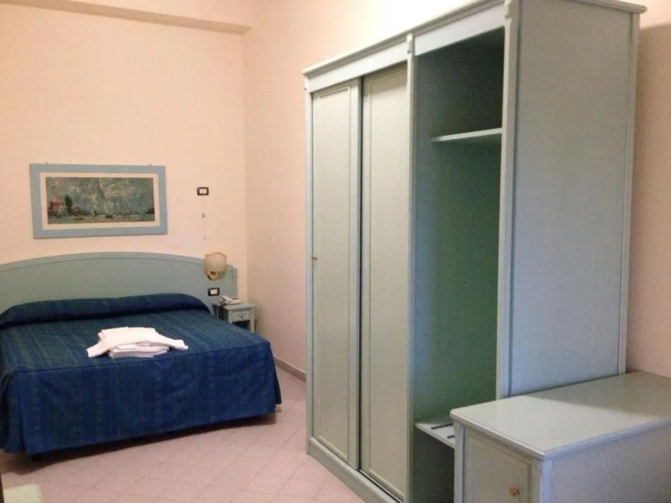 Photo of the whole room, Bed in Hotel Mercede 2