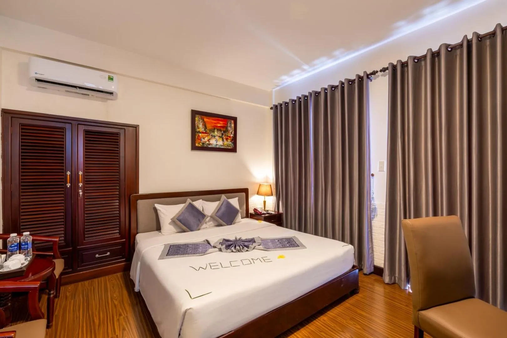 Property building, Bed in Baly Hotel Hue
