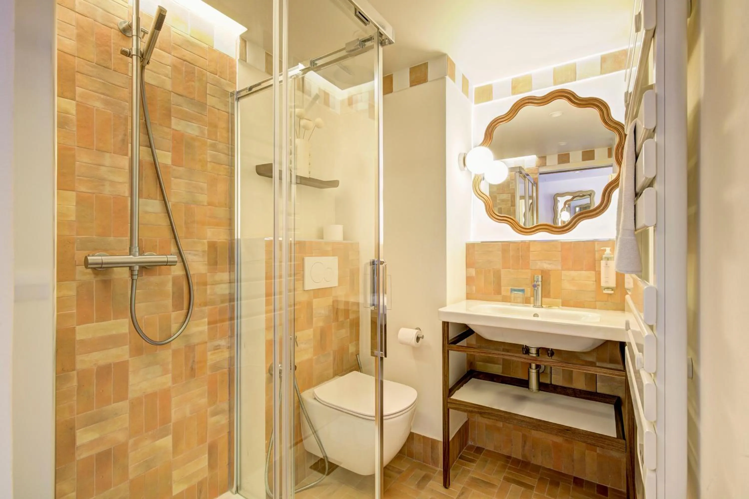 Bathroom in Hôtel Gabriel