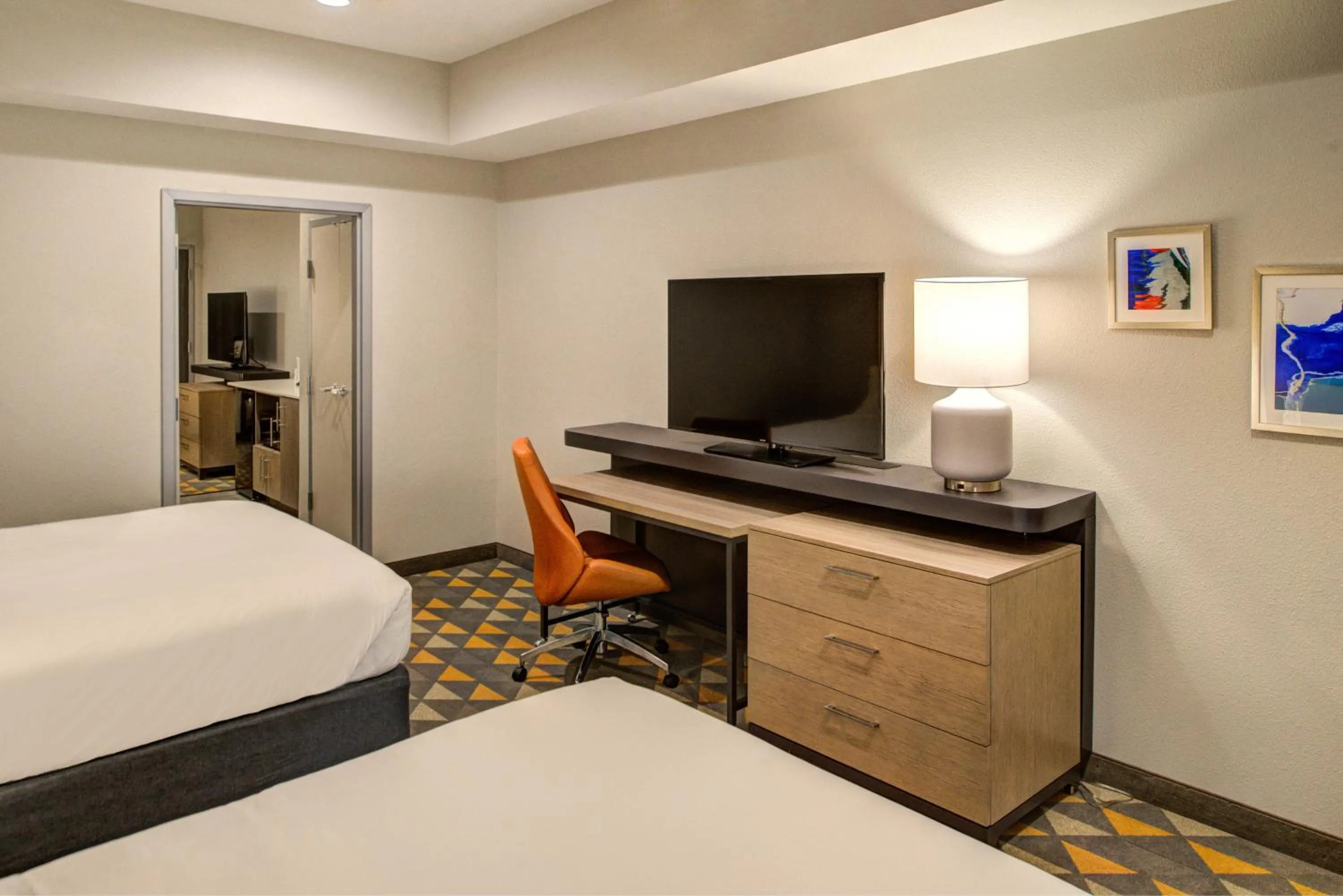 Photo of the whole room, Bed in Holiday Inn Hotel & Suites - Houston West - Katy Mills by IHG