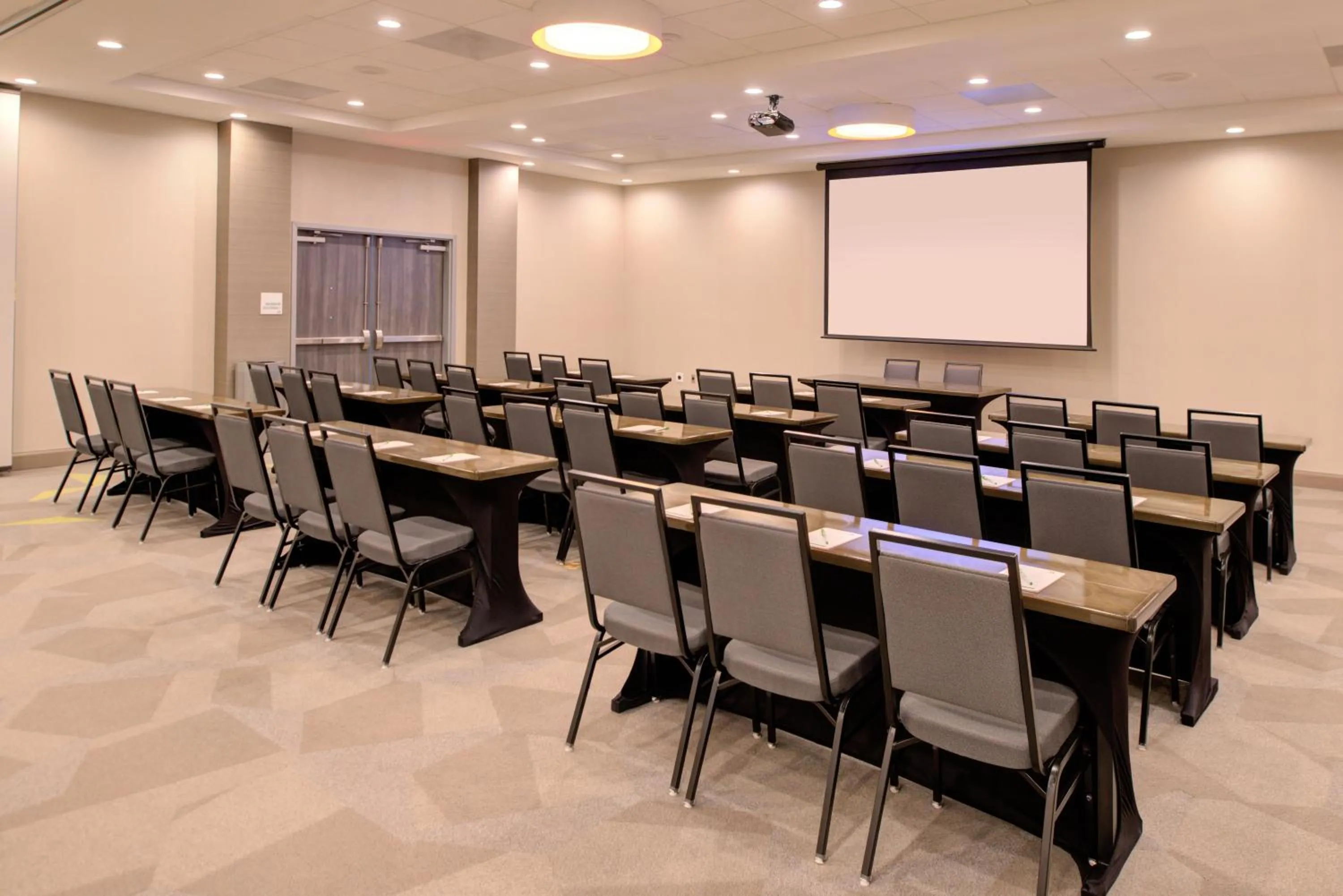 Meeting/conference room in Holiday Inn Hotel & Suites - Houston West - Katy Mills by IHG