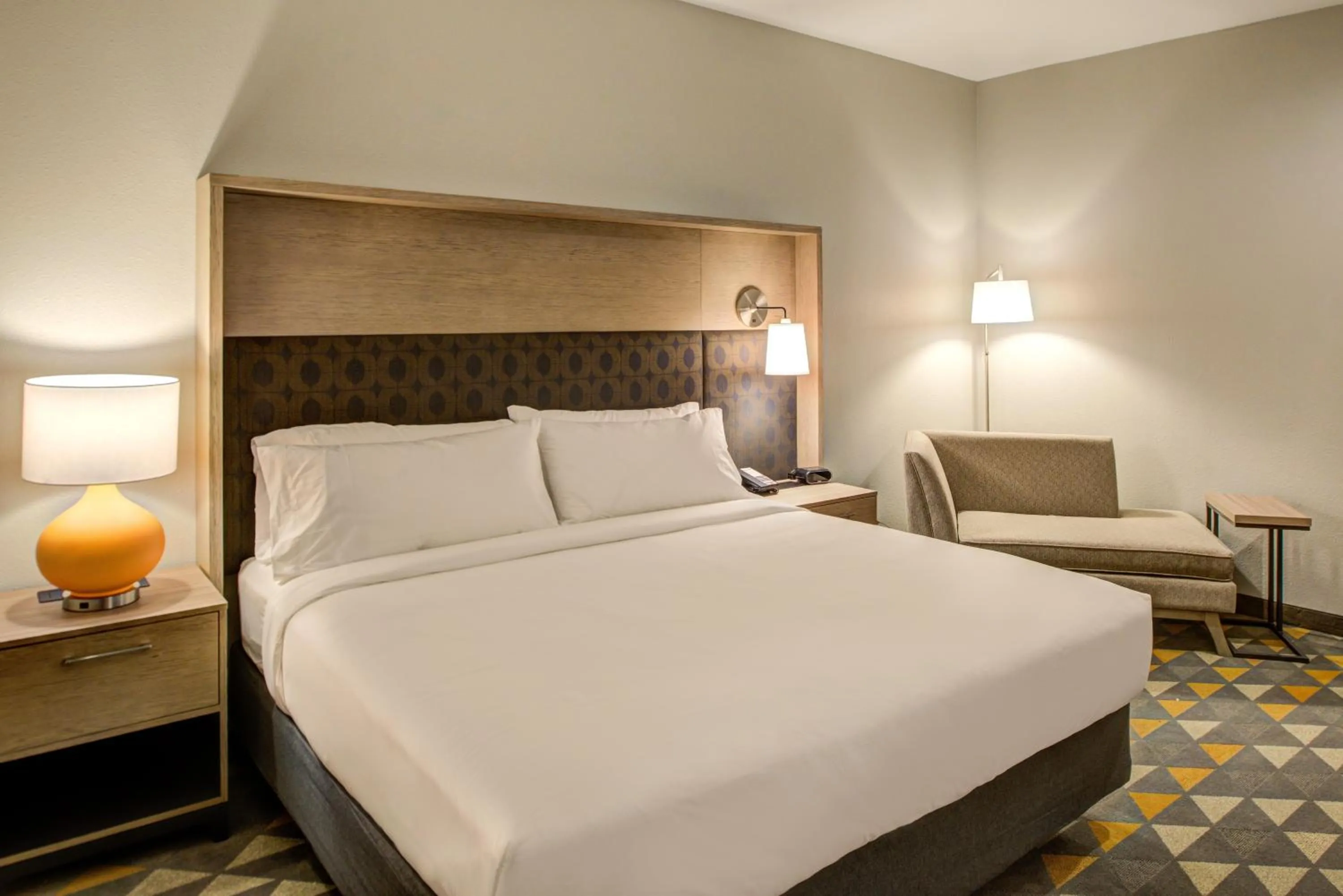 Photo of the whole room, Bed in Holiday Inn Hotel & Suites - Houston West - Katy Mills by IHG