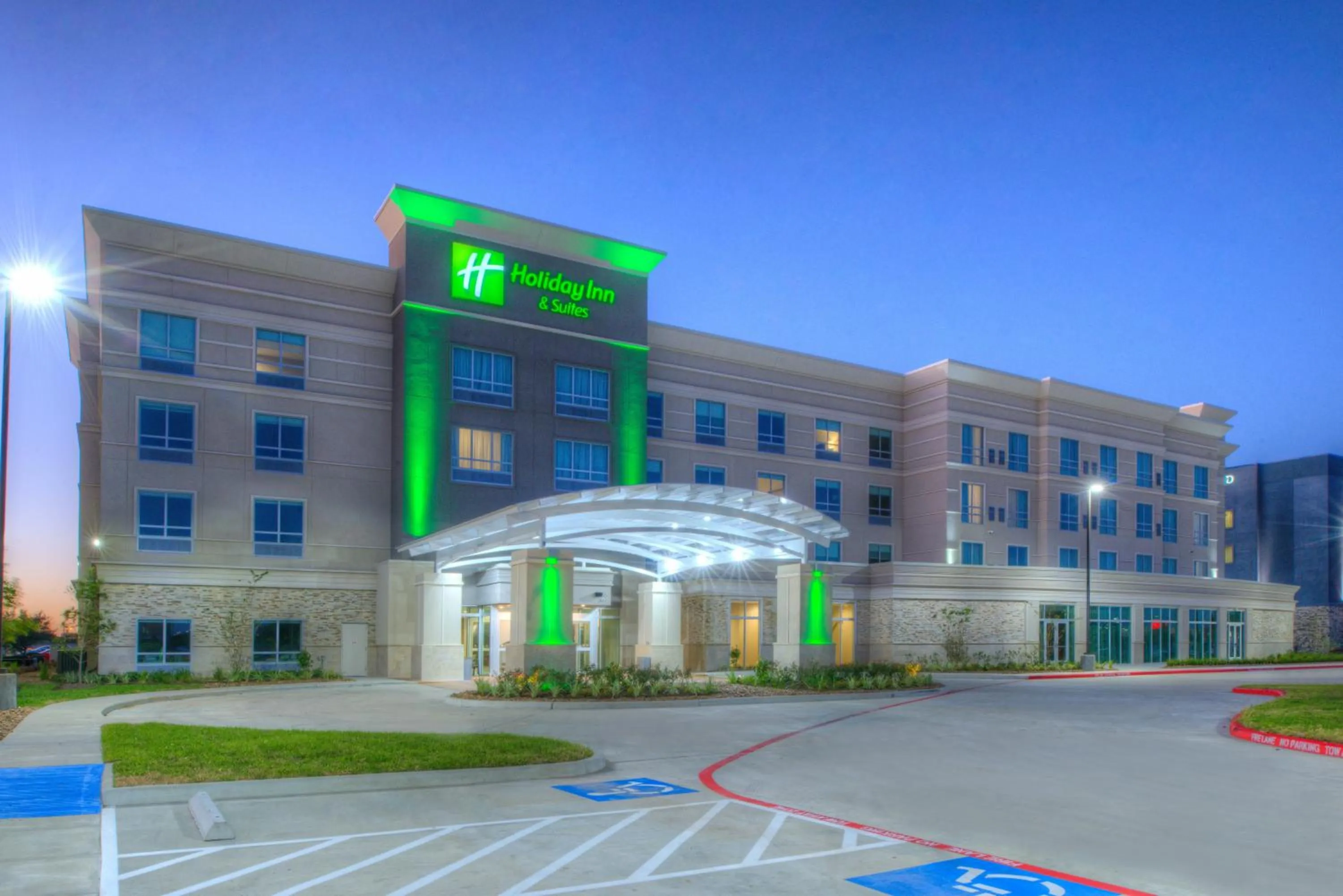 Property building in Holiday Inn Hotel & Suites - Houston West - Katy Mills by IHG