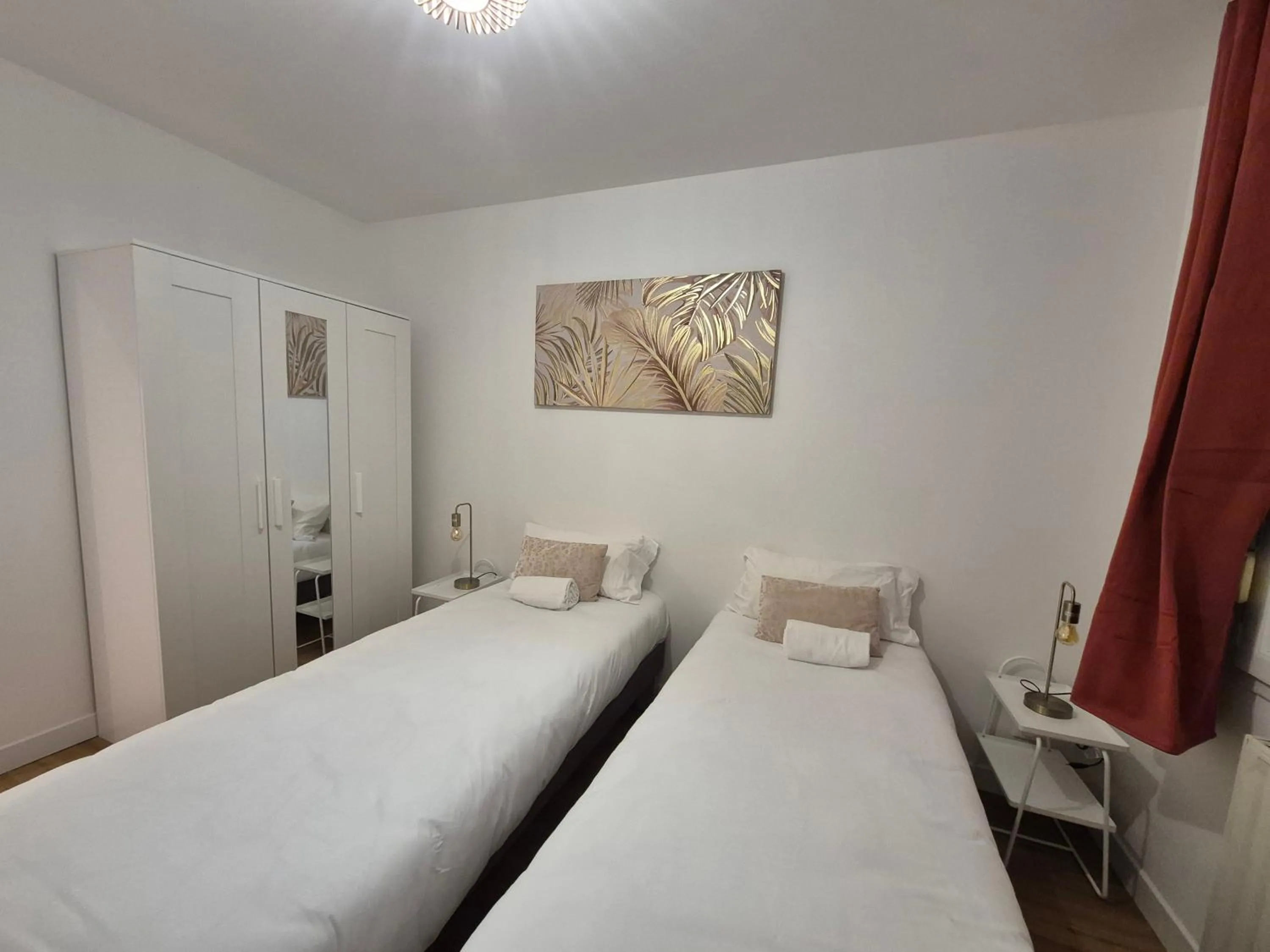 Bed in Logis Hotel- Restaurant La Haie Des Vignes Séminaires et Evènementiel