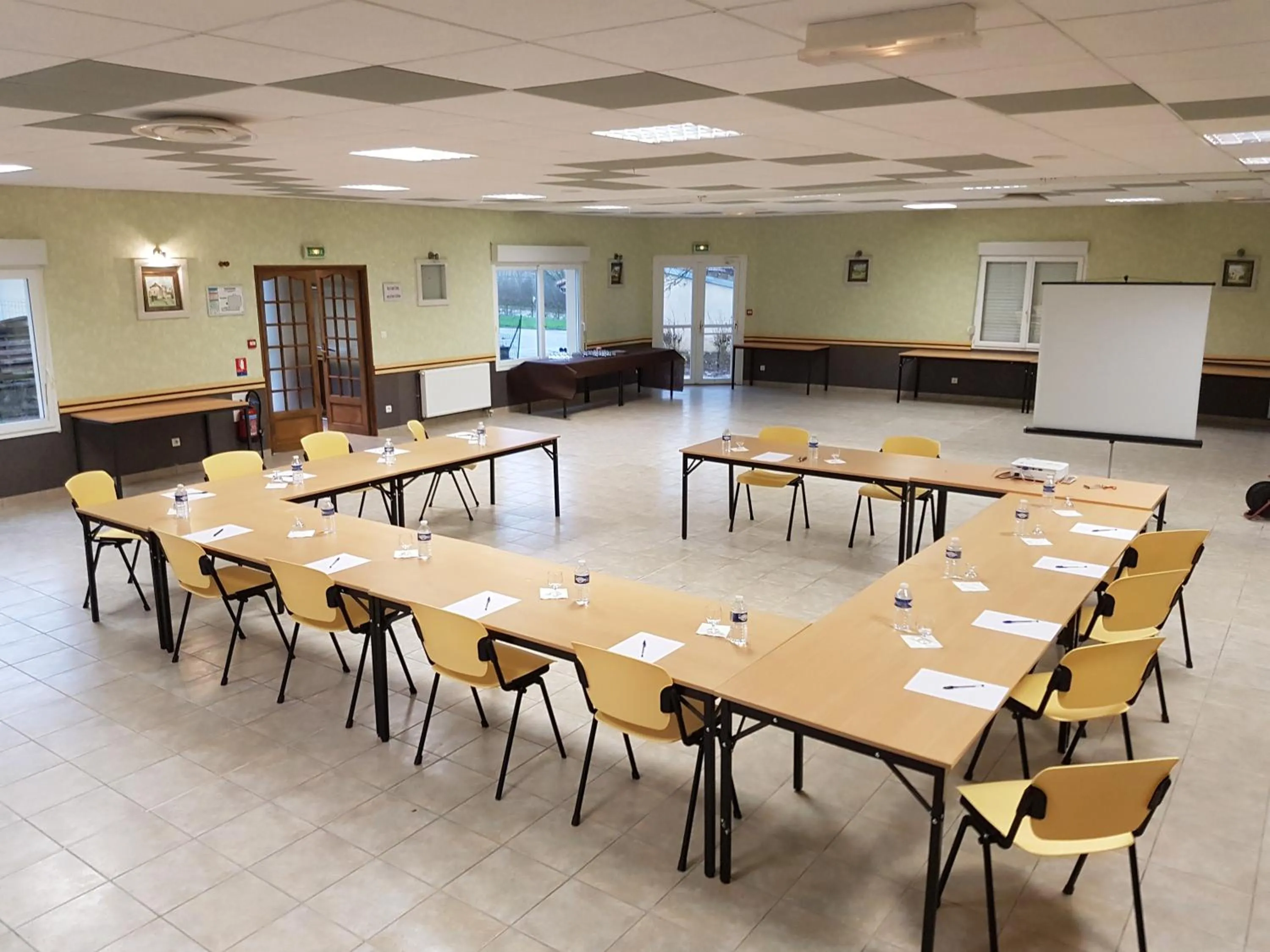 Meeting/conference room in Logis Hotel- Restaurant La Haie Des Vignes Séminaires et Evènementiel