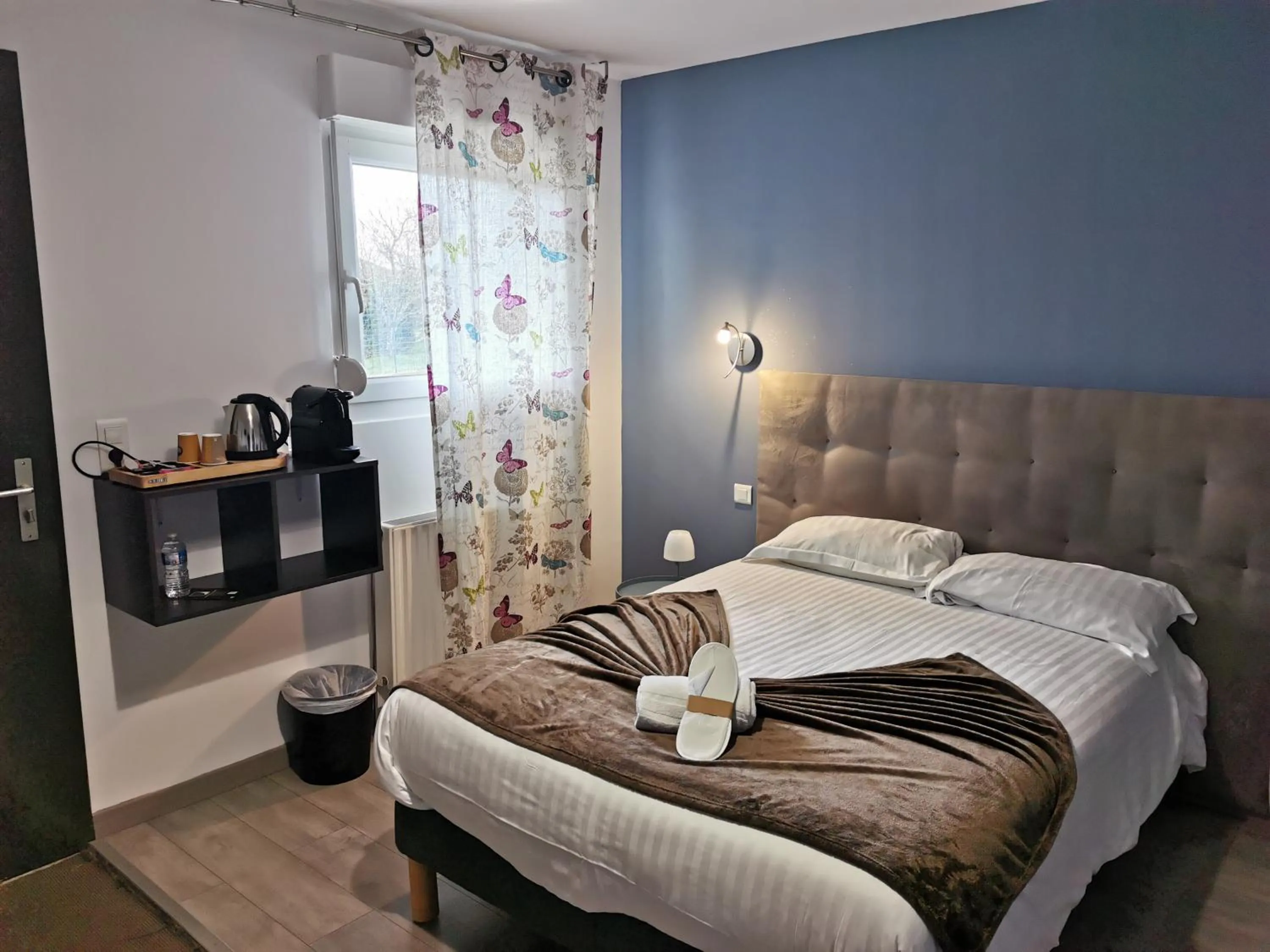 Bedroom, Bed in Logis Hotel- Restaurant La Haie Des Vignes Séminaires et Evènementiel