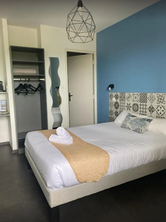 Bed in Logis Hotel- Restaurant La Haie Des Vignes Séminaires et Evènementiel