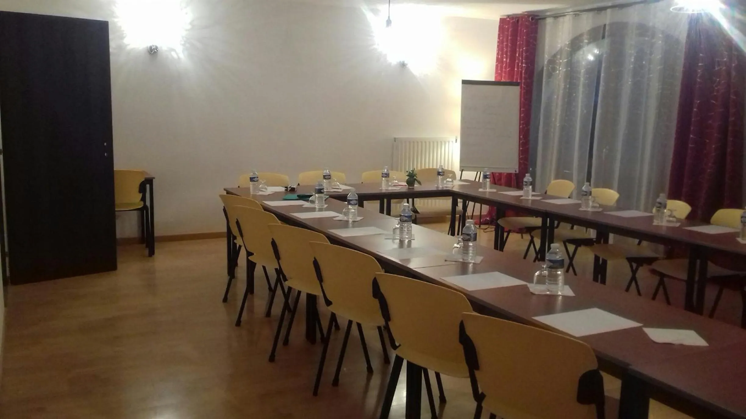 Meeting/conference room in Logis Hotel- Restaurant La Haie Des Vignes Séminaires et Evènementiel
