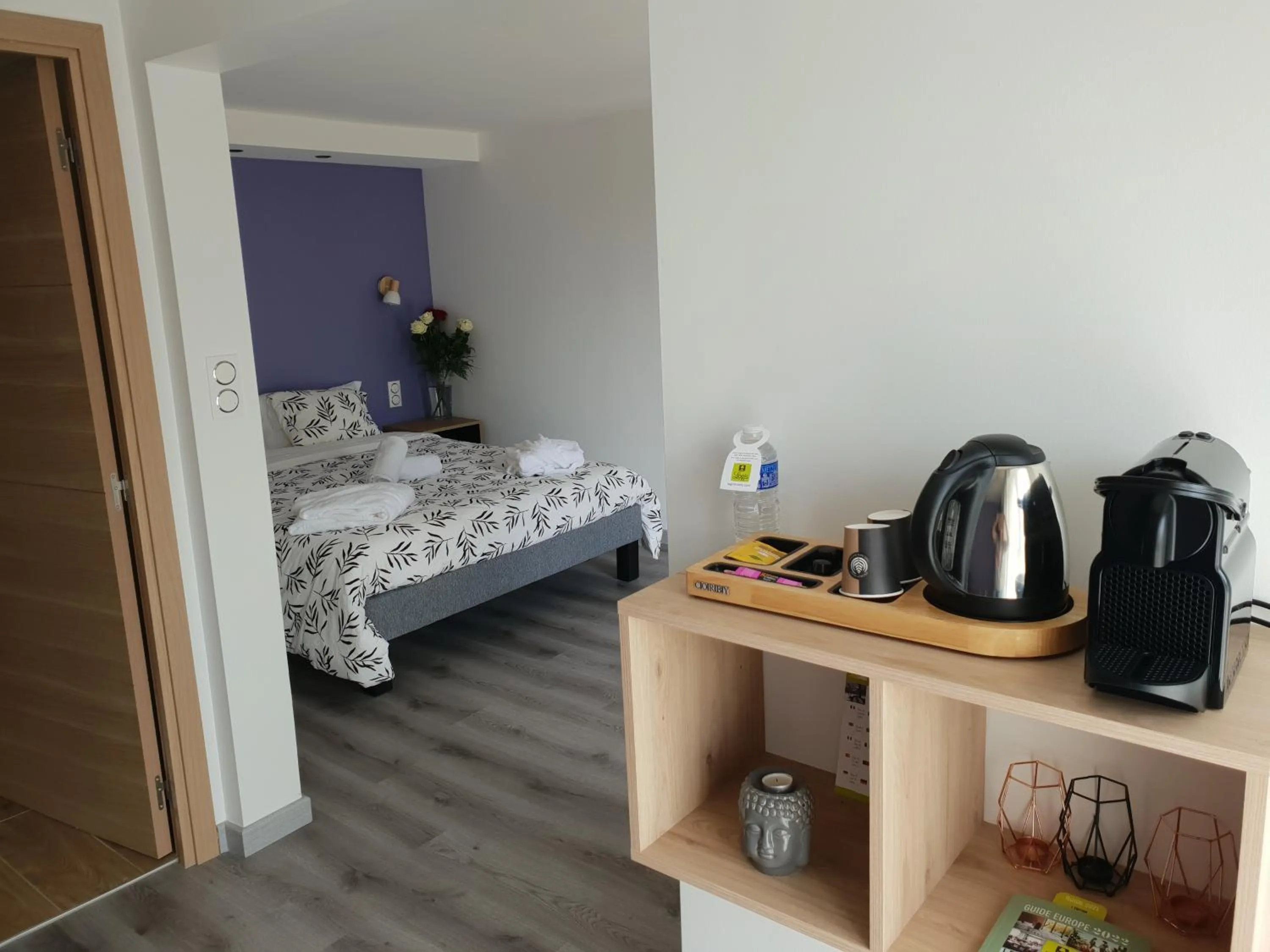 Bed in Logis Hotel- Restaurant La Haie Des Vignes Séminaires et Evènementiel