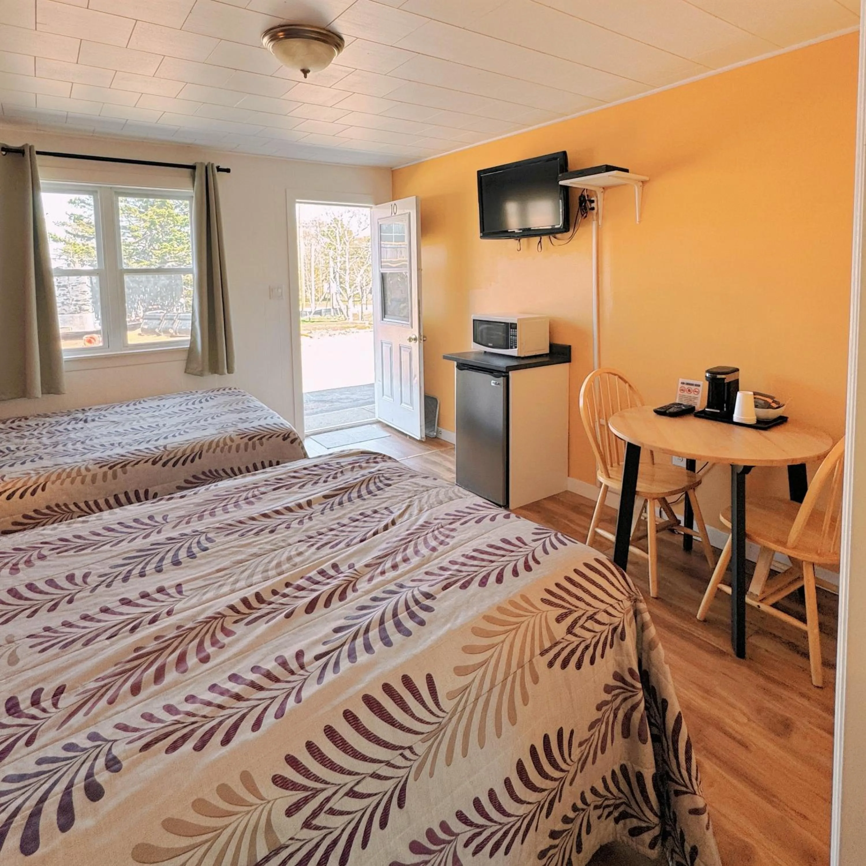Bedroom, Bed in Fair Isle Motel
