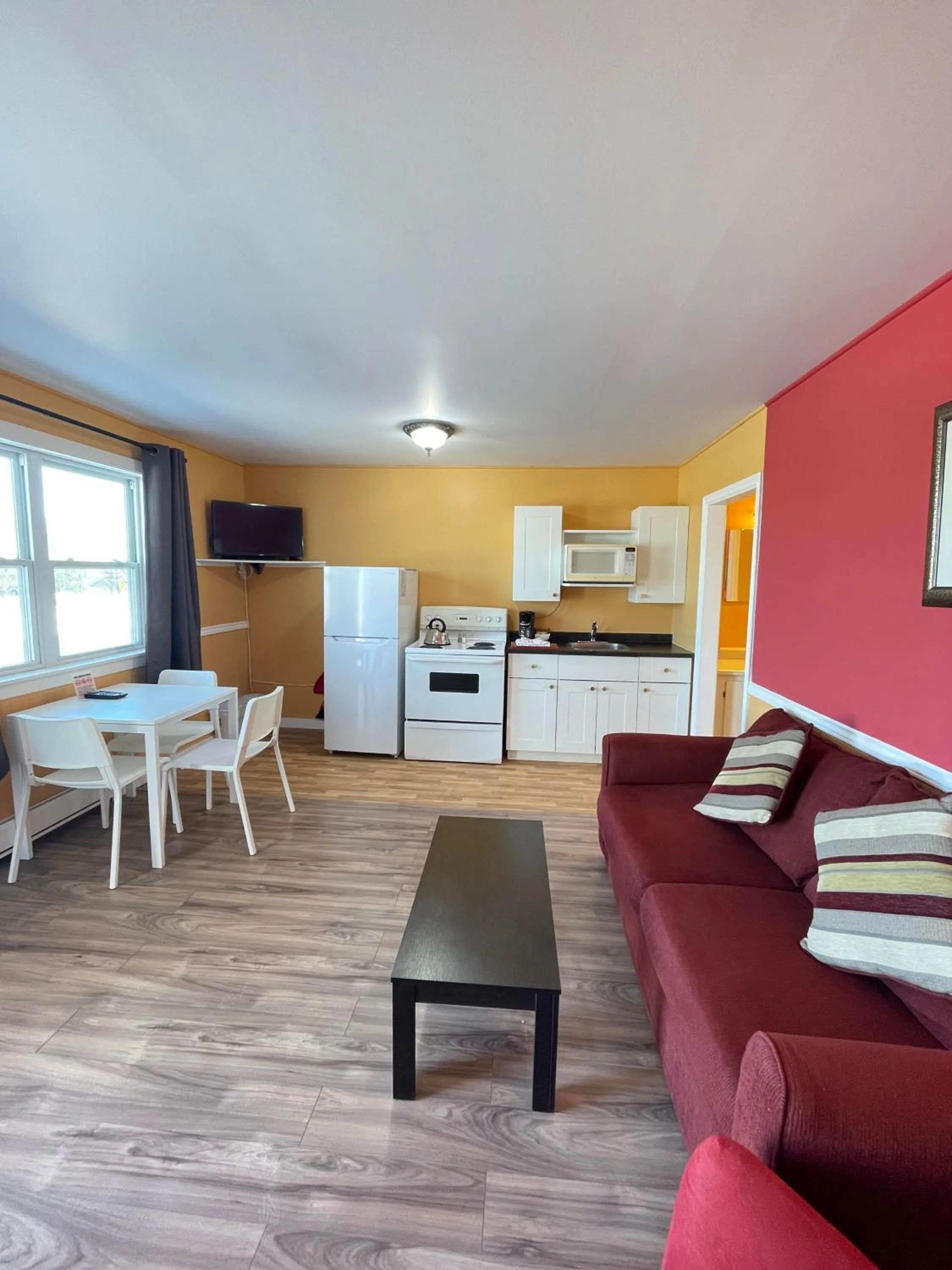 Kitchen or kitchenette in Fair Isle Motel