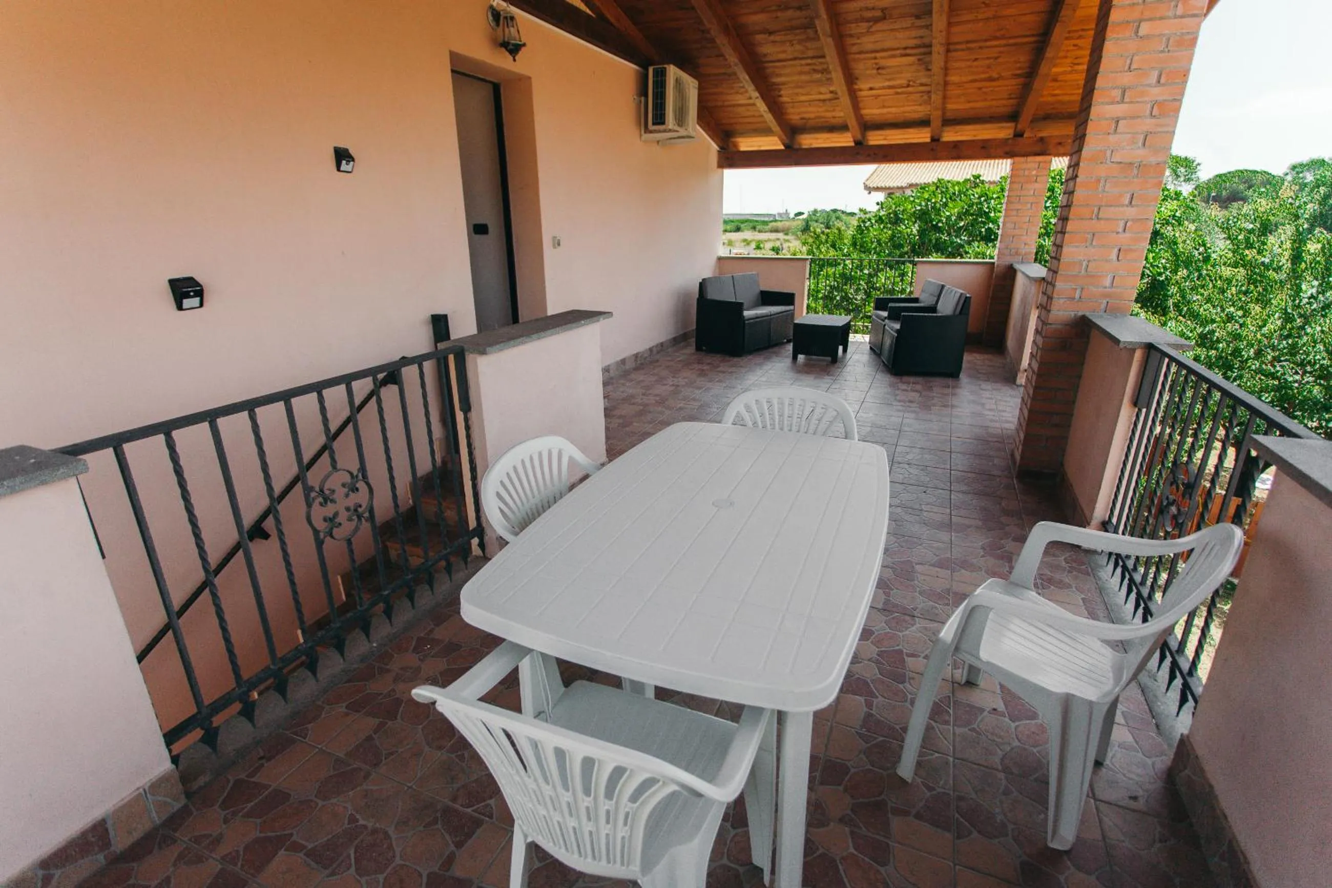 Balcony/Terrace in Domus Leonardo-Private Free Parking