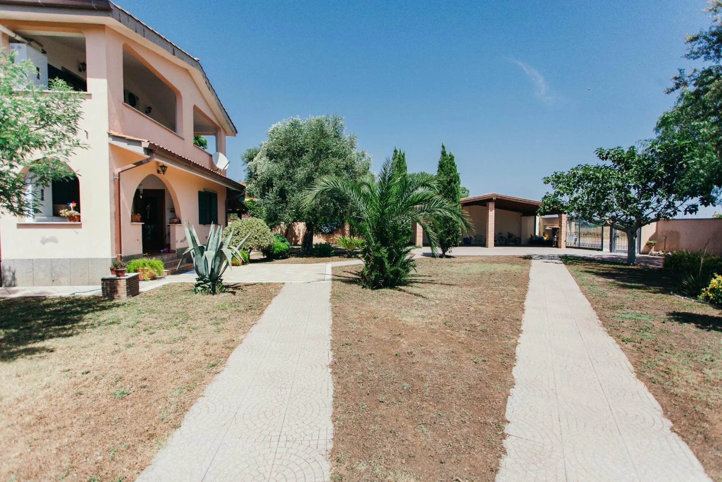 Domus Leonardo-Private Free Parking