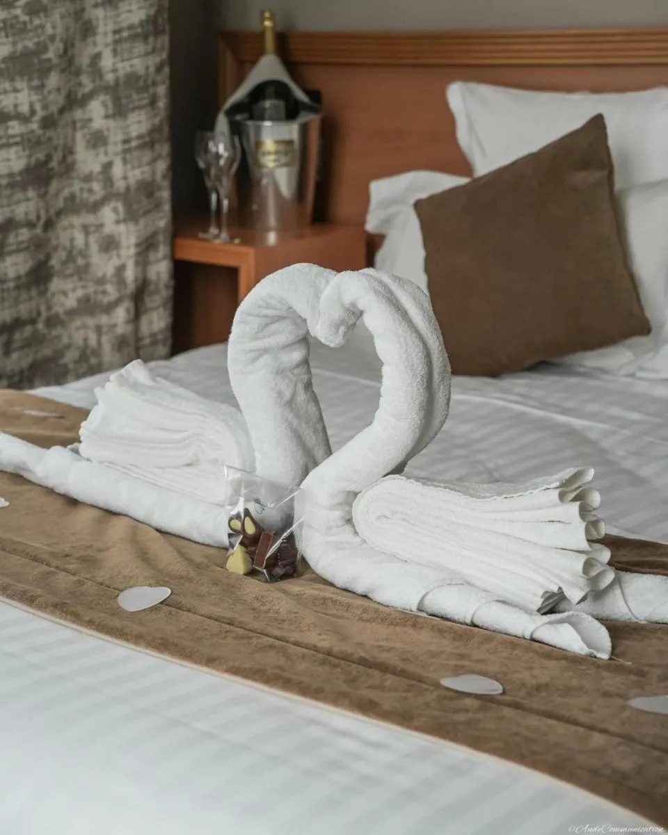 Bed in Hôtel Le Vouglans - Restaurant La Valouse