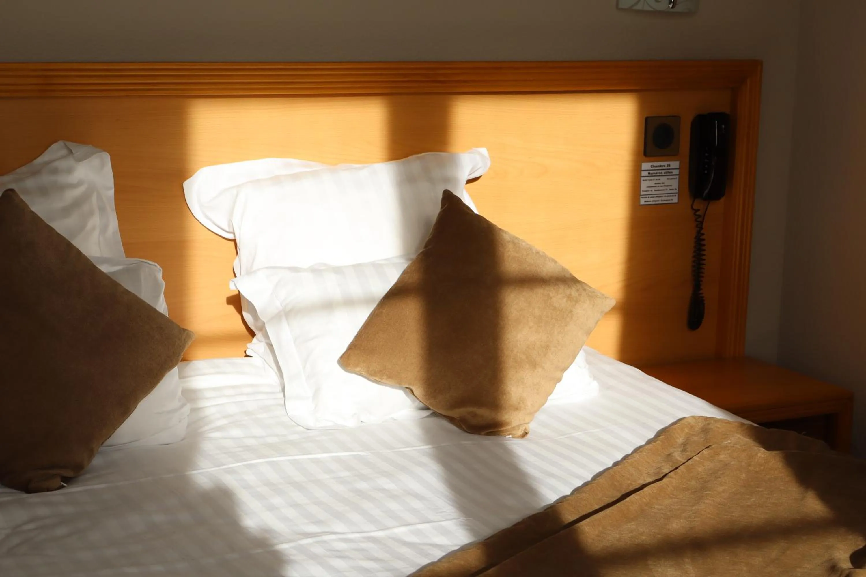 Bed in Hôtel Le Vouglans - Restaurant La Valouse