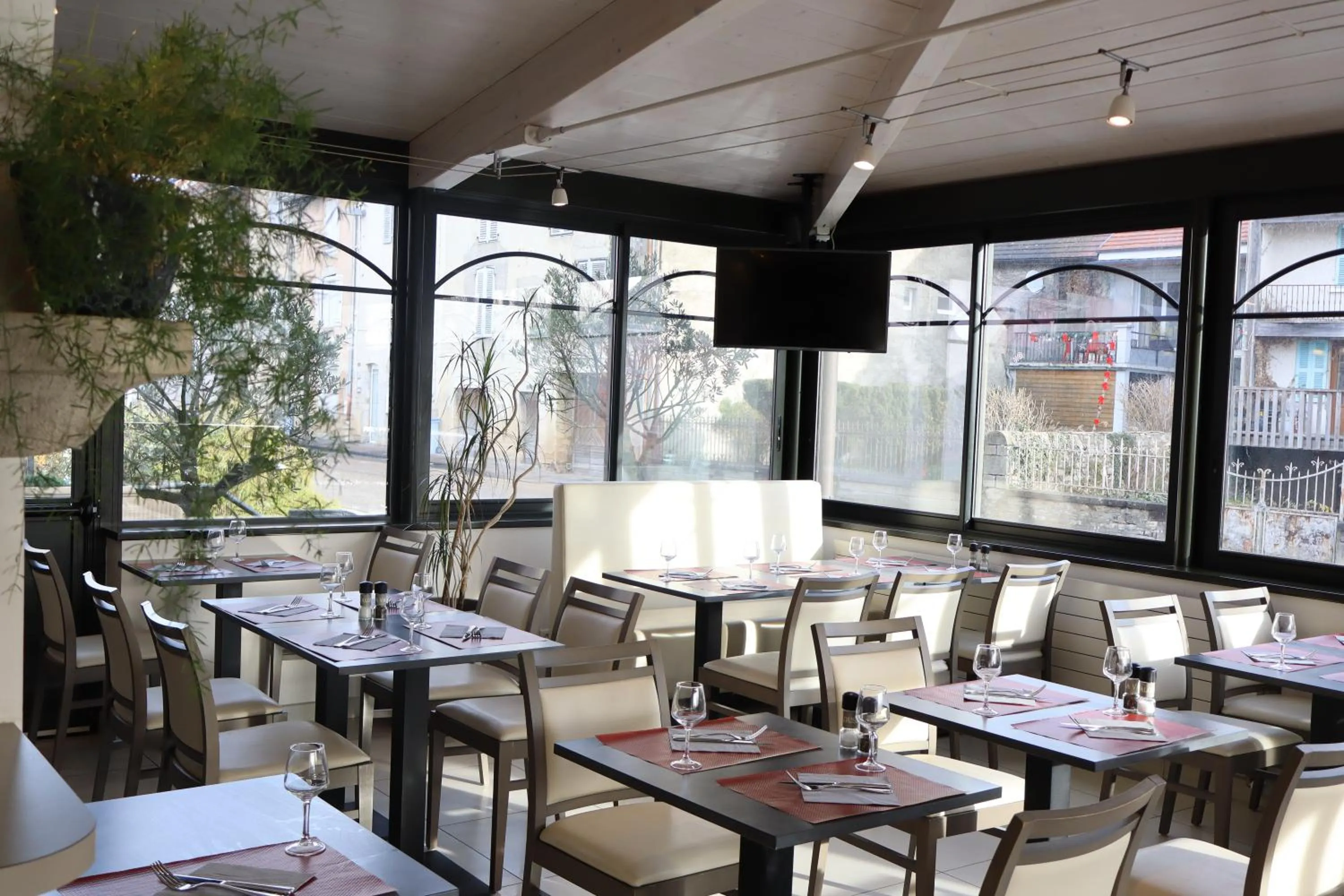 Hôtel Le Vouglans - Restaurant La Valouse