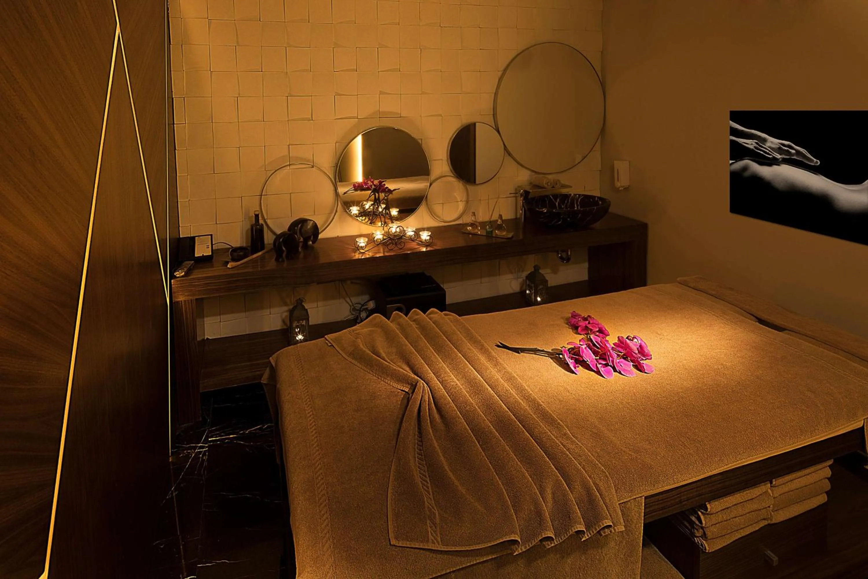 Spa and wellness centre/facilities, Bed in DoubleTree By Hilton Istanbul - Old Town