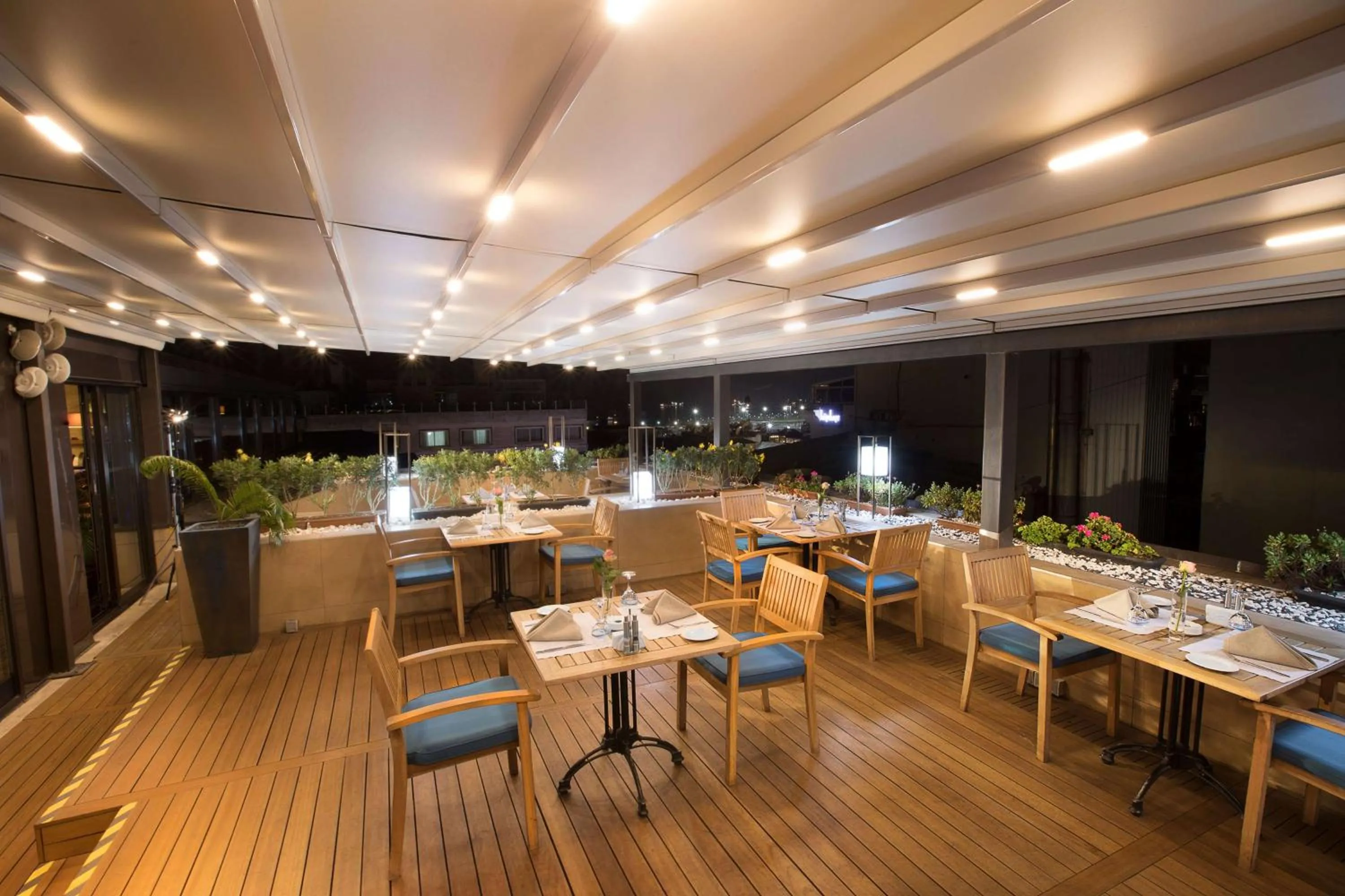 Dining area in DoubleTree By Hilton Istanbul - Old Town