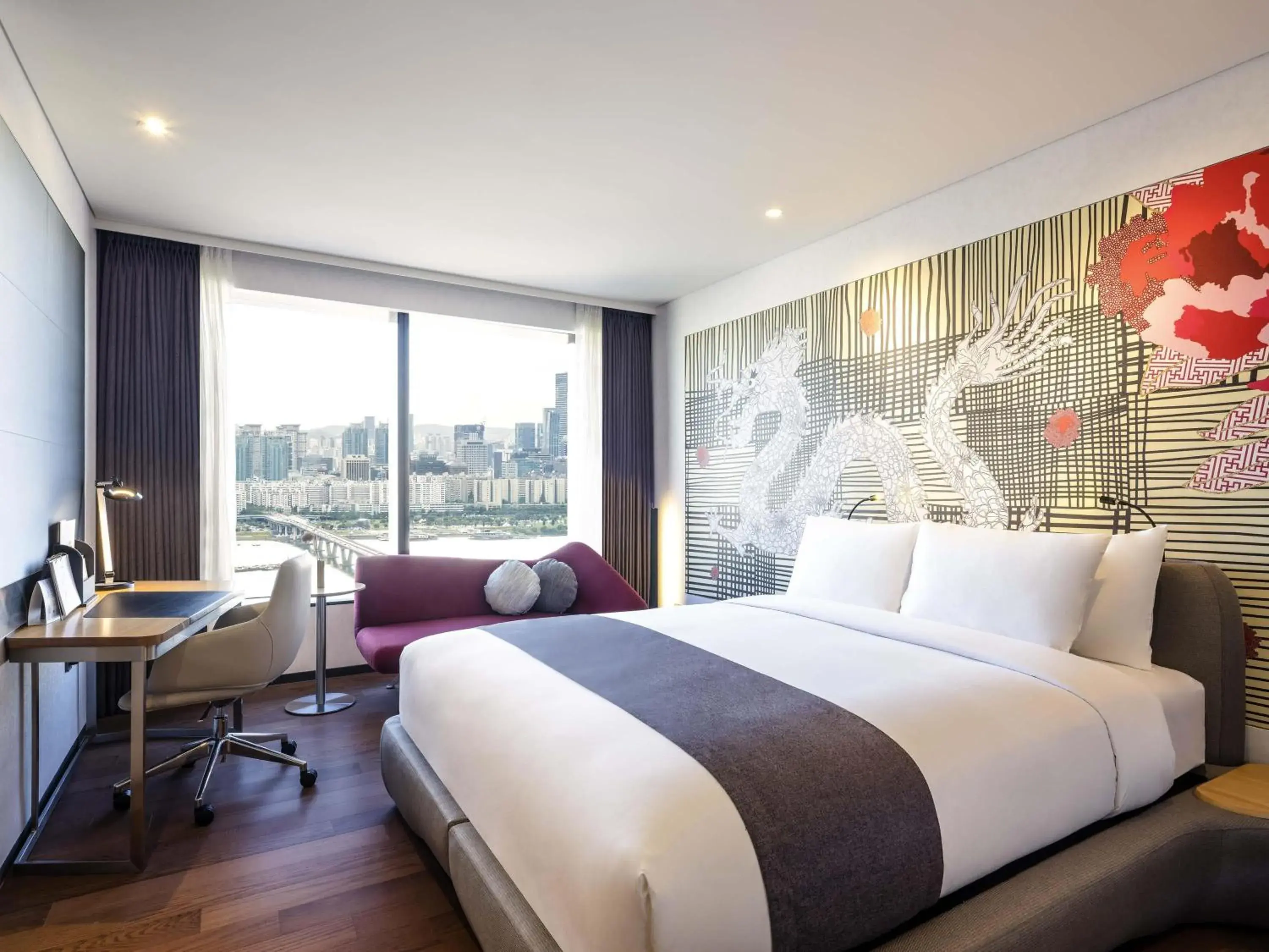 Superior Double Room in Novotel Ambassador Seoul Yongsan Superior Double Room in Novotel Ambassador Seoul Yongsan