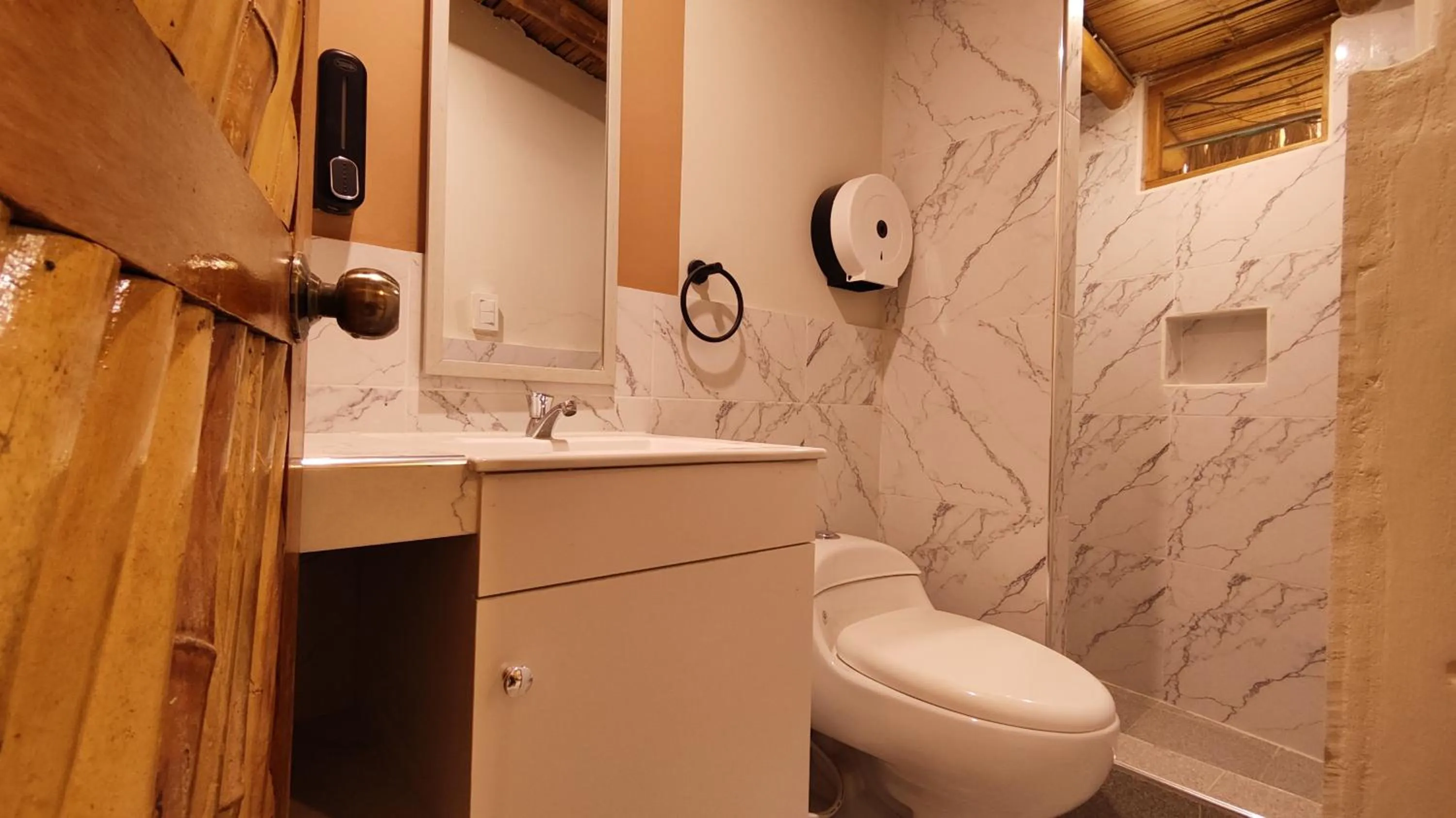 Shower in Puerto Bamboo