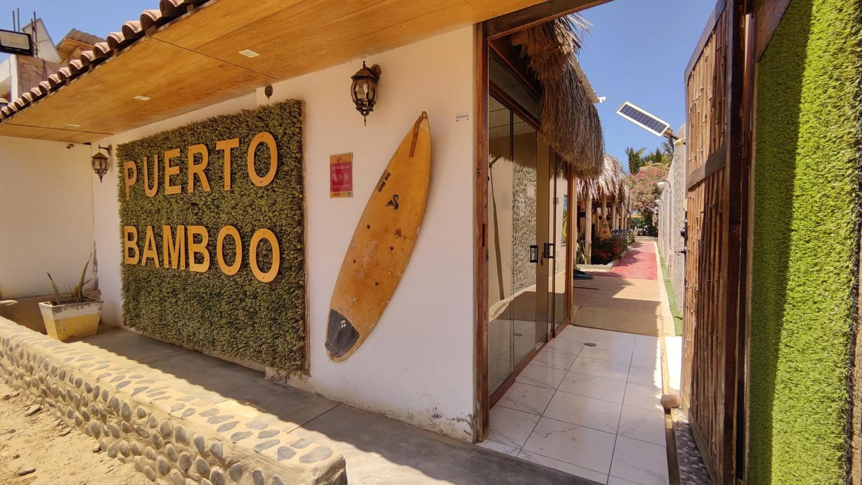Facade/entrance in Puerto Bamboo