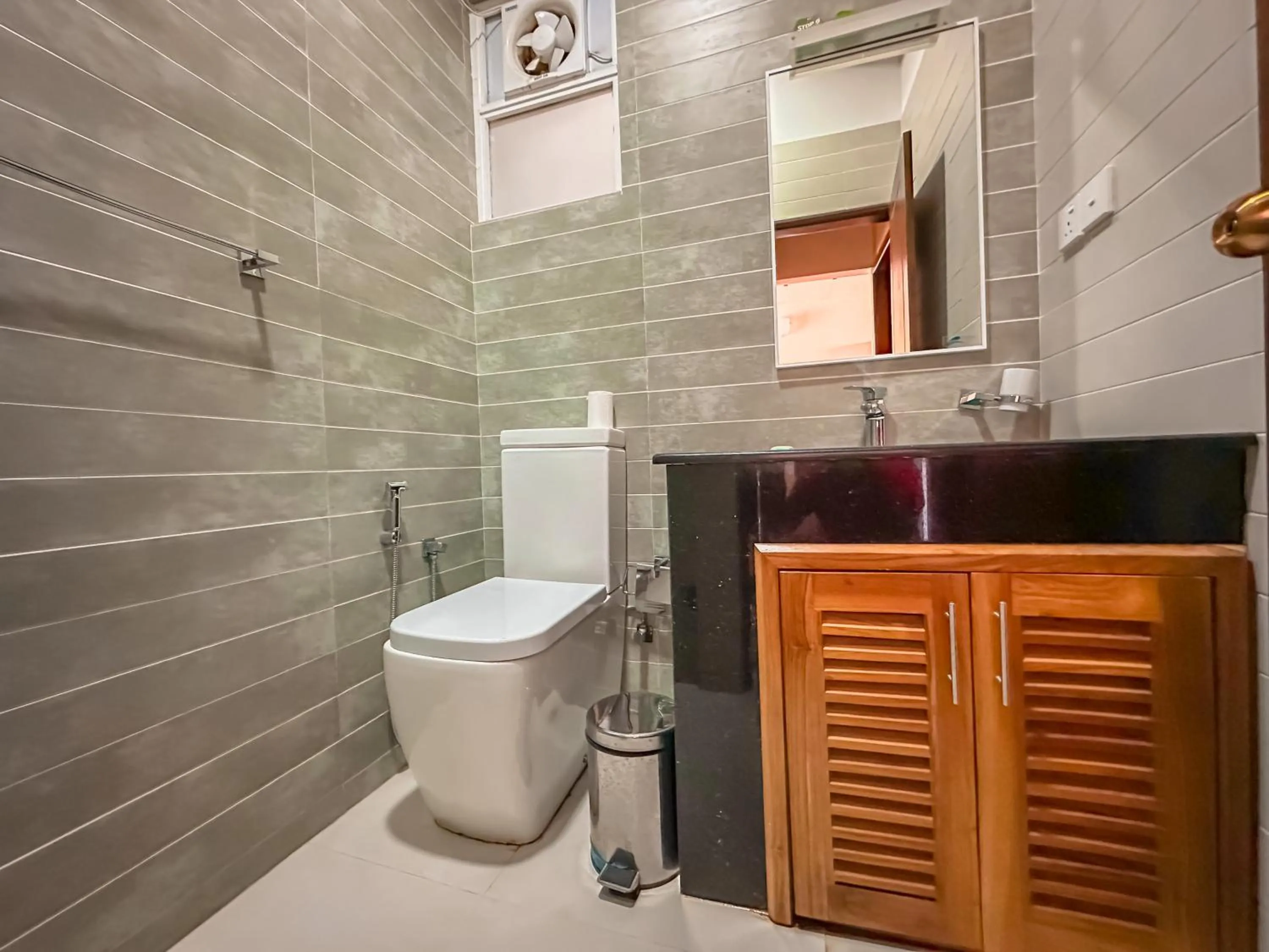 Shower in Emirates Luxury Apartments (Glen Fall Residencies)
