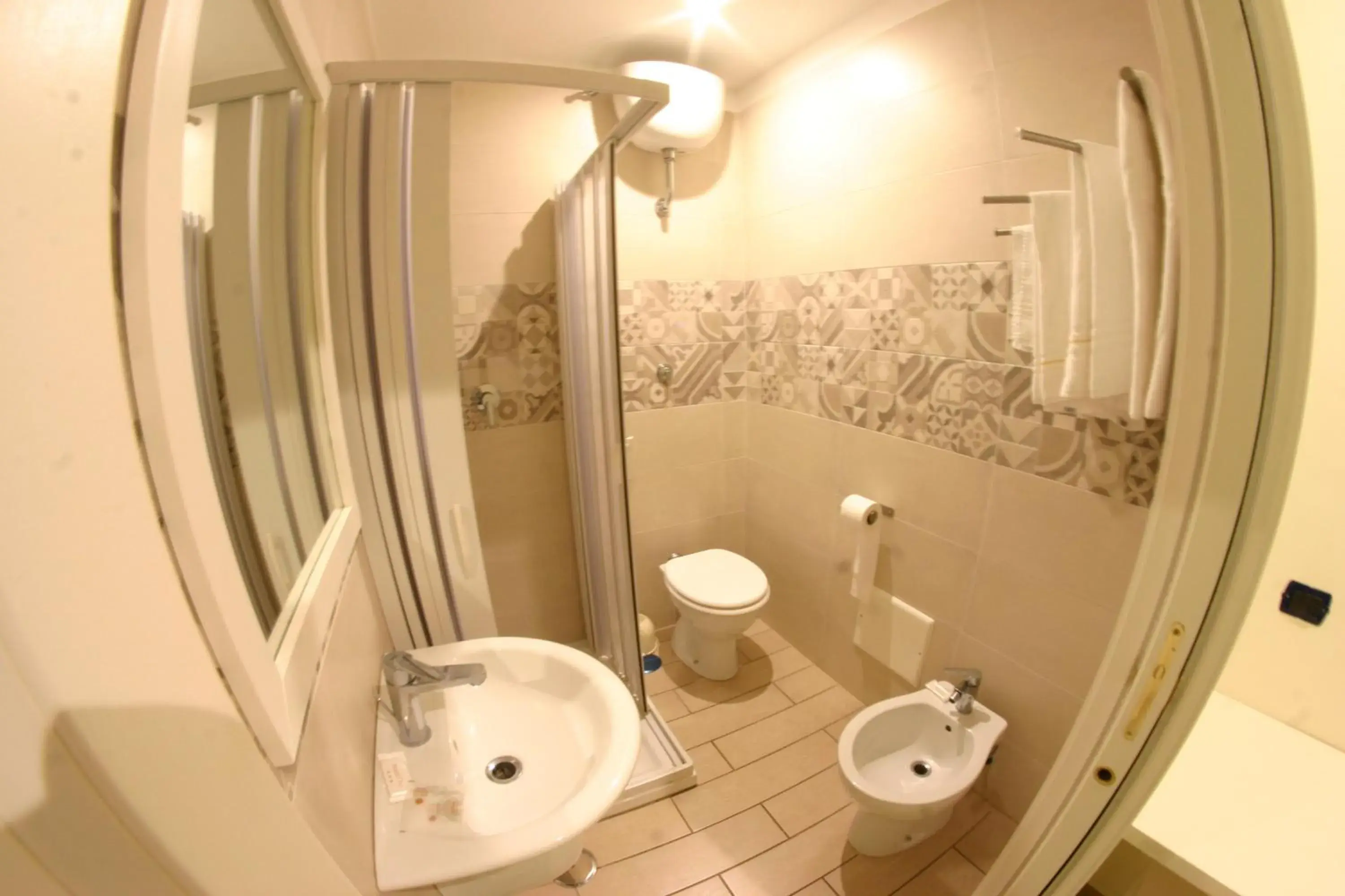 Large Single Room - single occupancy in Hotel Chic Large Single Room - single occupancy in Hotel Chic