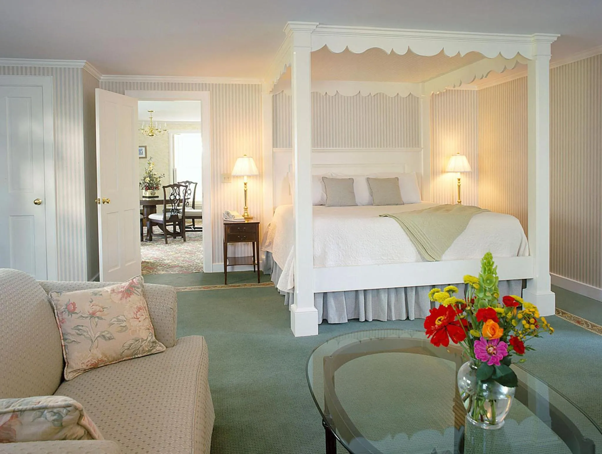 Photo of the whole room in Basin Harbor