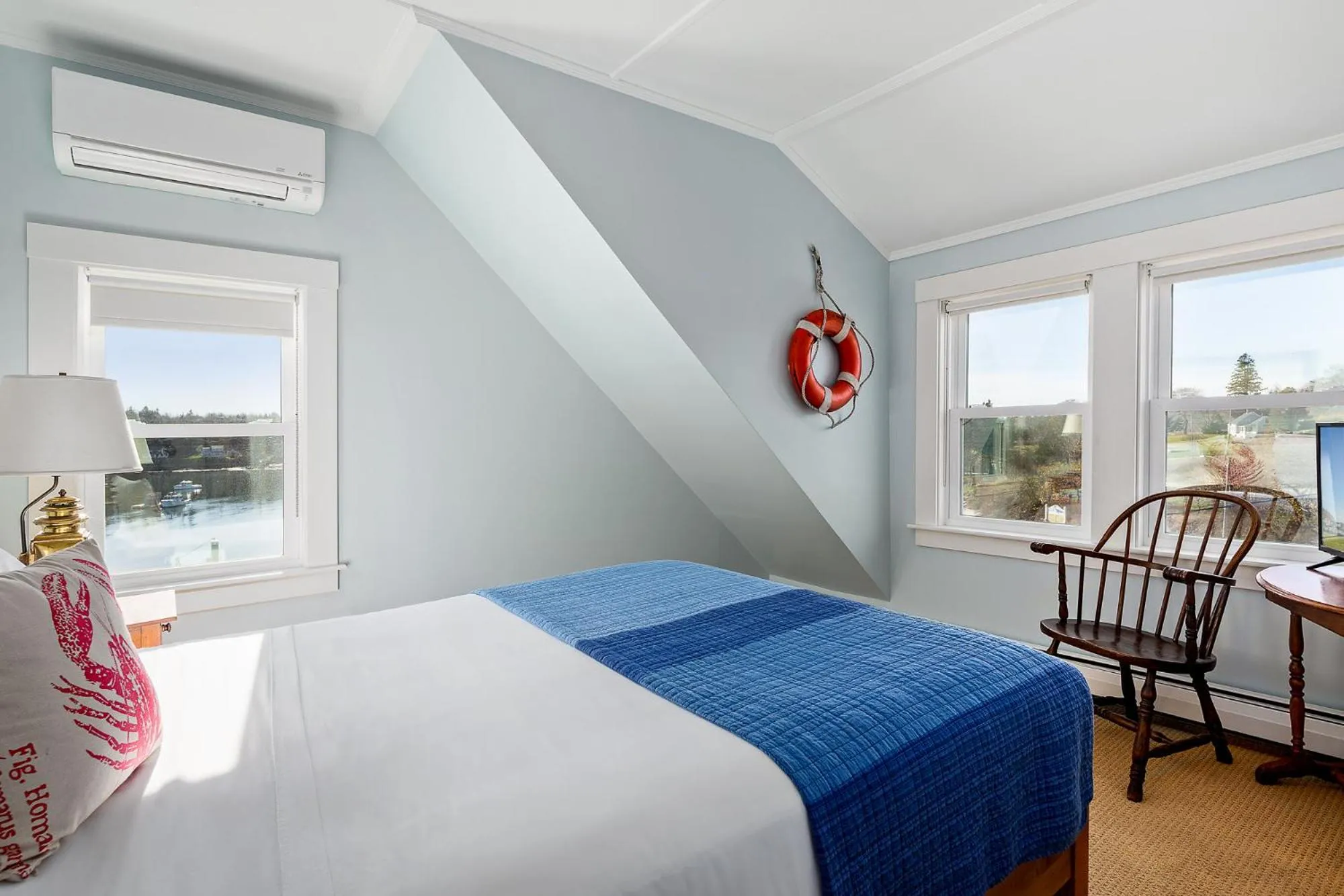Bed in East Wind Inn on the Water